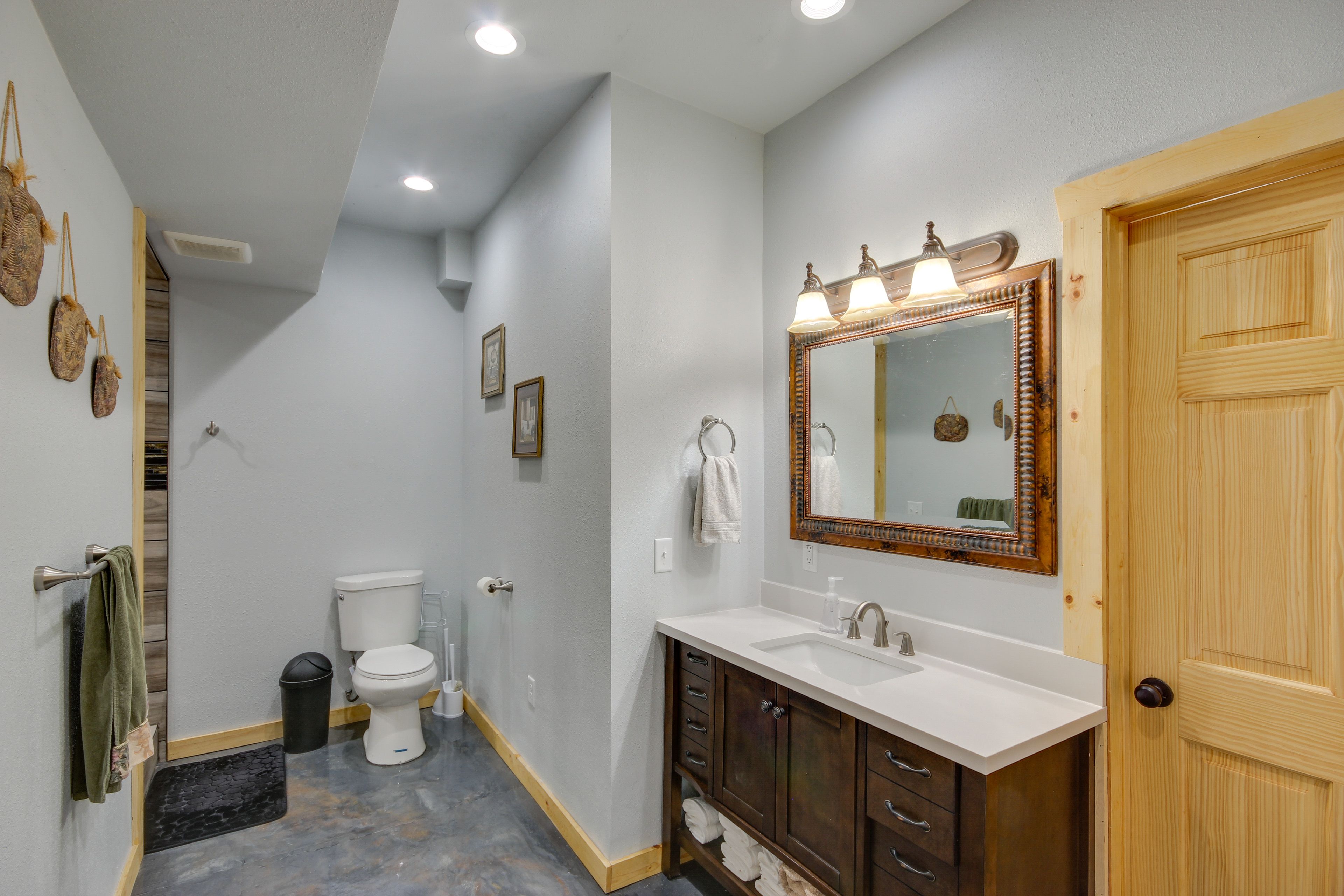 Full Bathroom