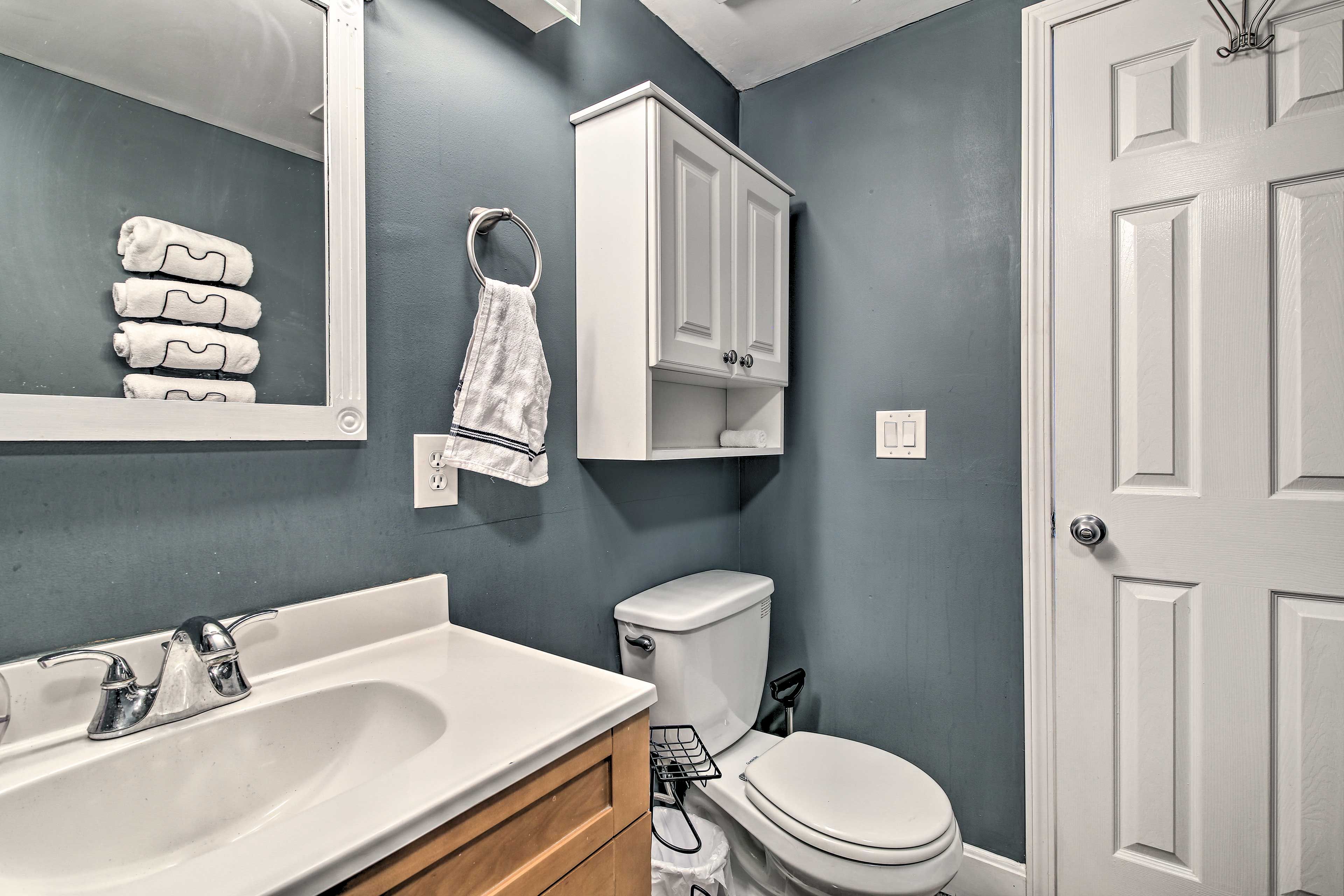 Full Bathroom | Towels Provided | Hair Dryer | In-Unit Laundry