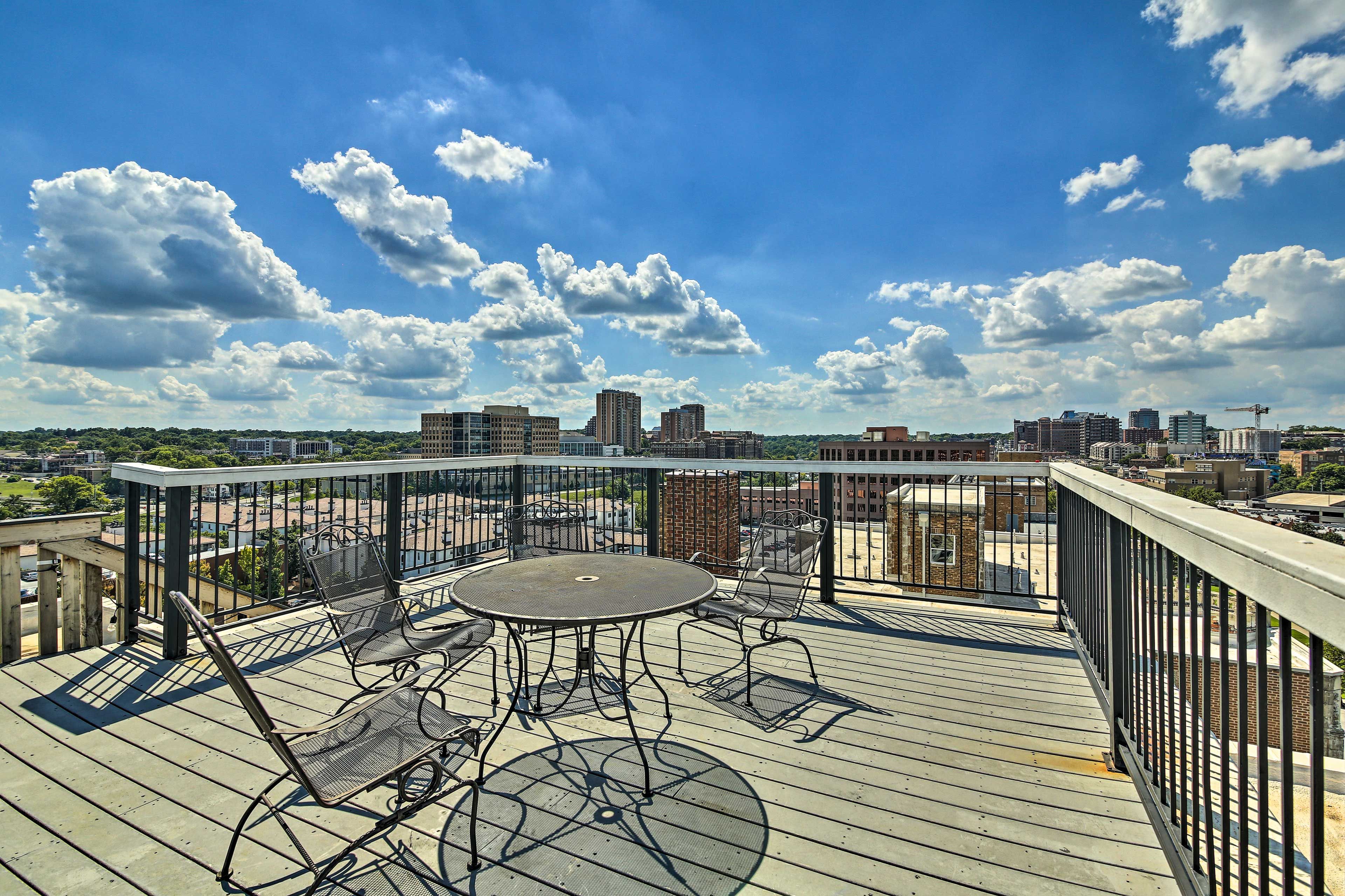 Rooftop Deck | Pet Friendly | City Views | Walk to Local Museums