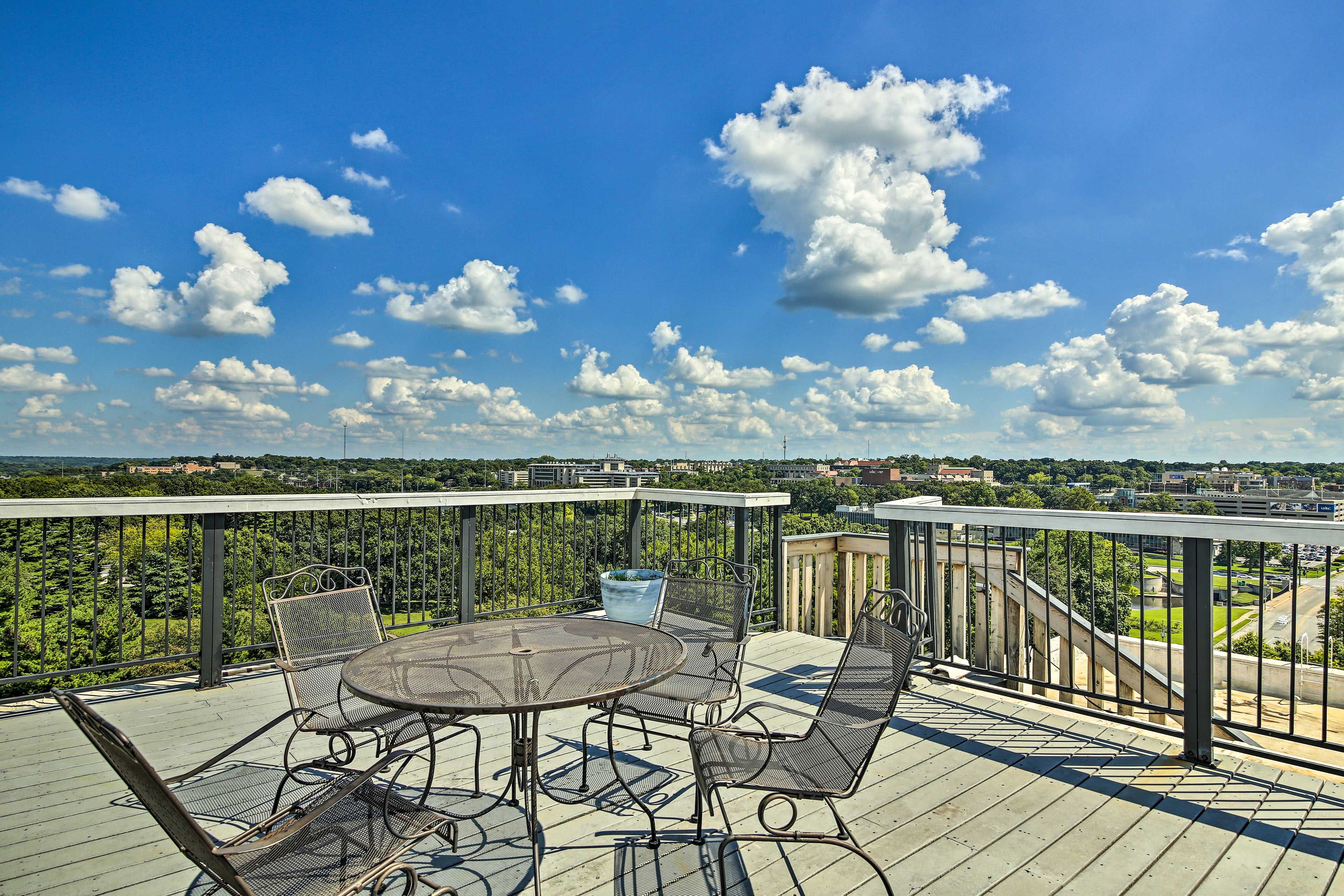 Rooftop Deck | Dining Area | Stairs Required | 1 Mi to Plaza Area