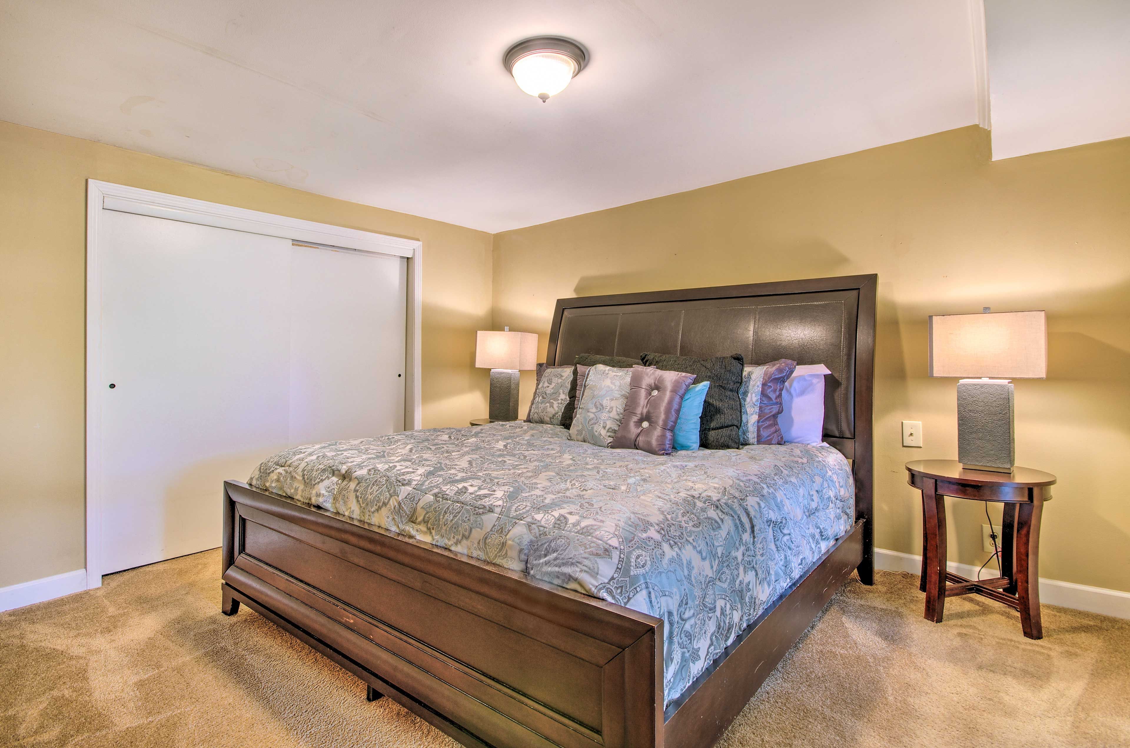 Bedroom 2 | Queen Bed