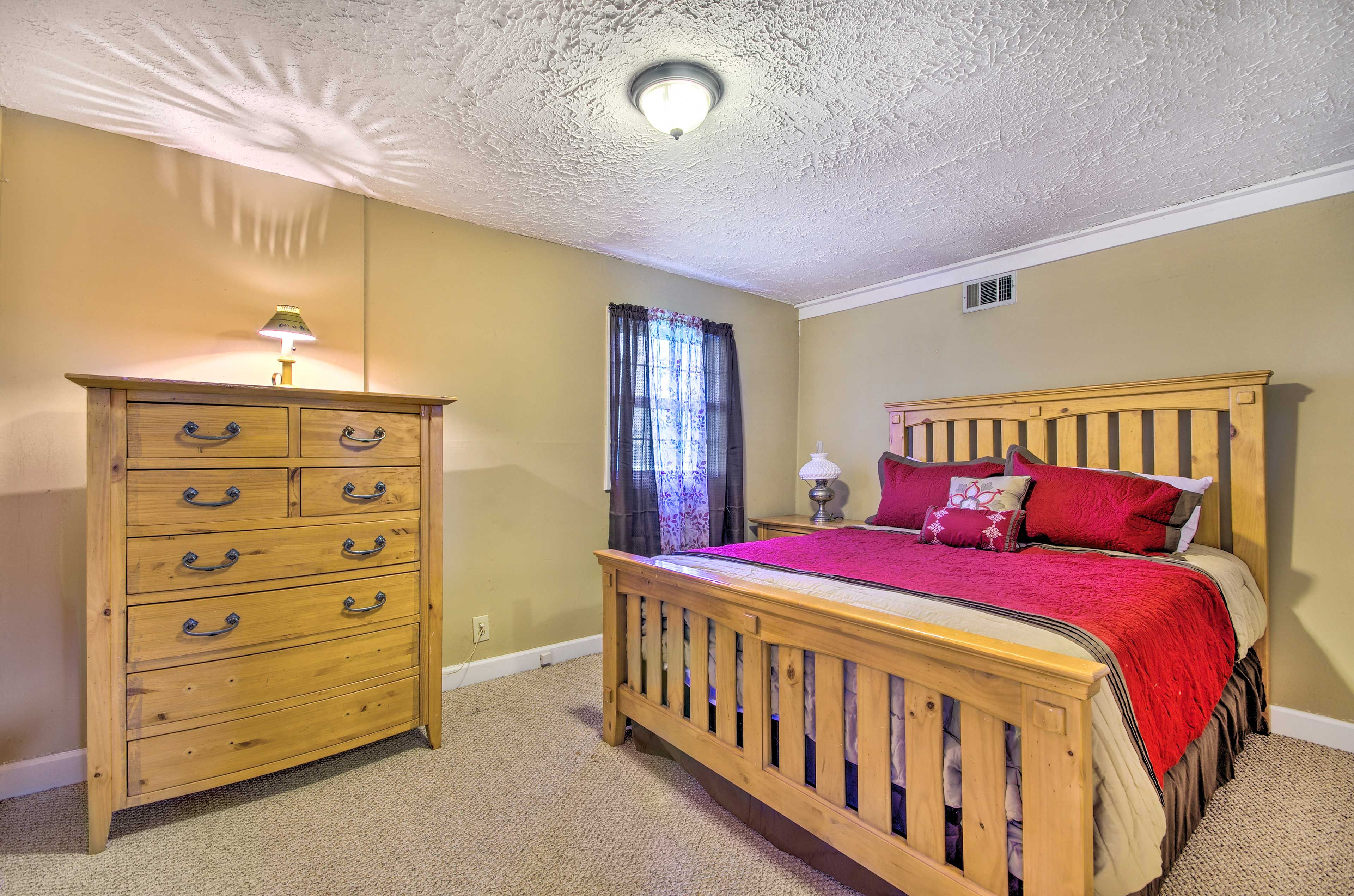 Bedroom 3 | Queen Bed