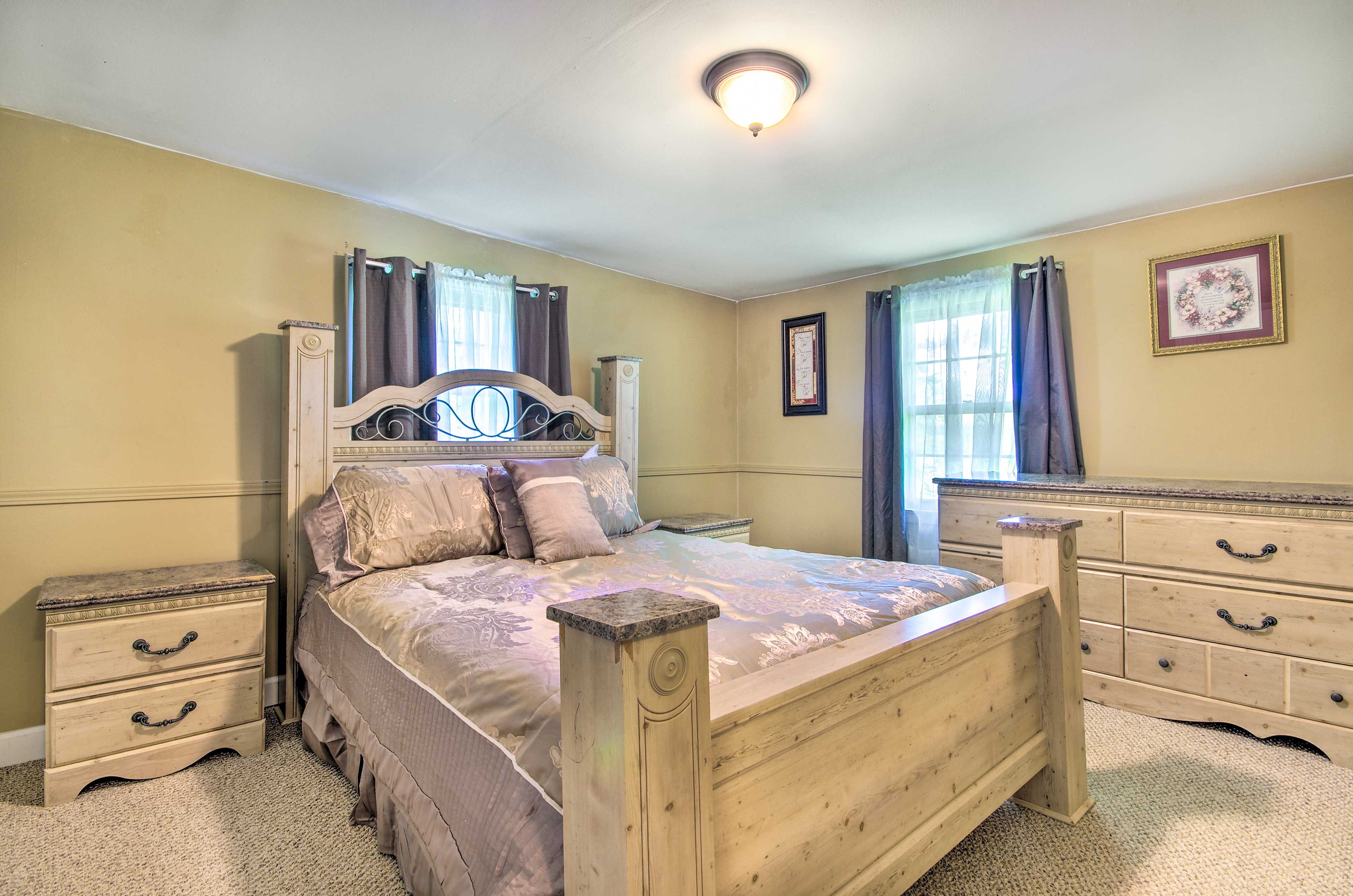 Bedroom 1 | Queen Bed | Linens Provided