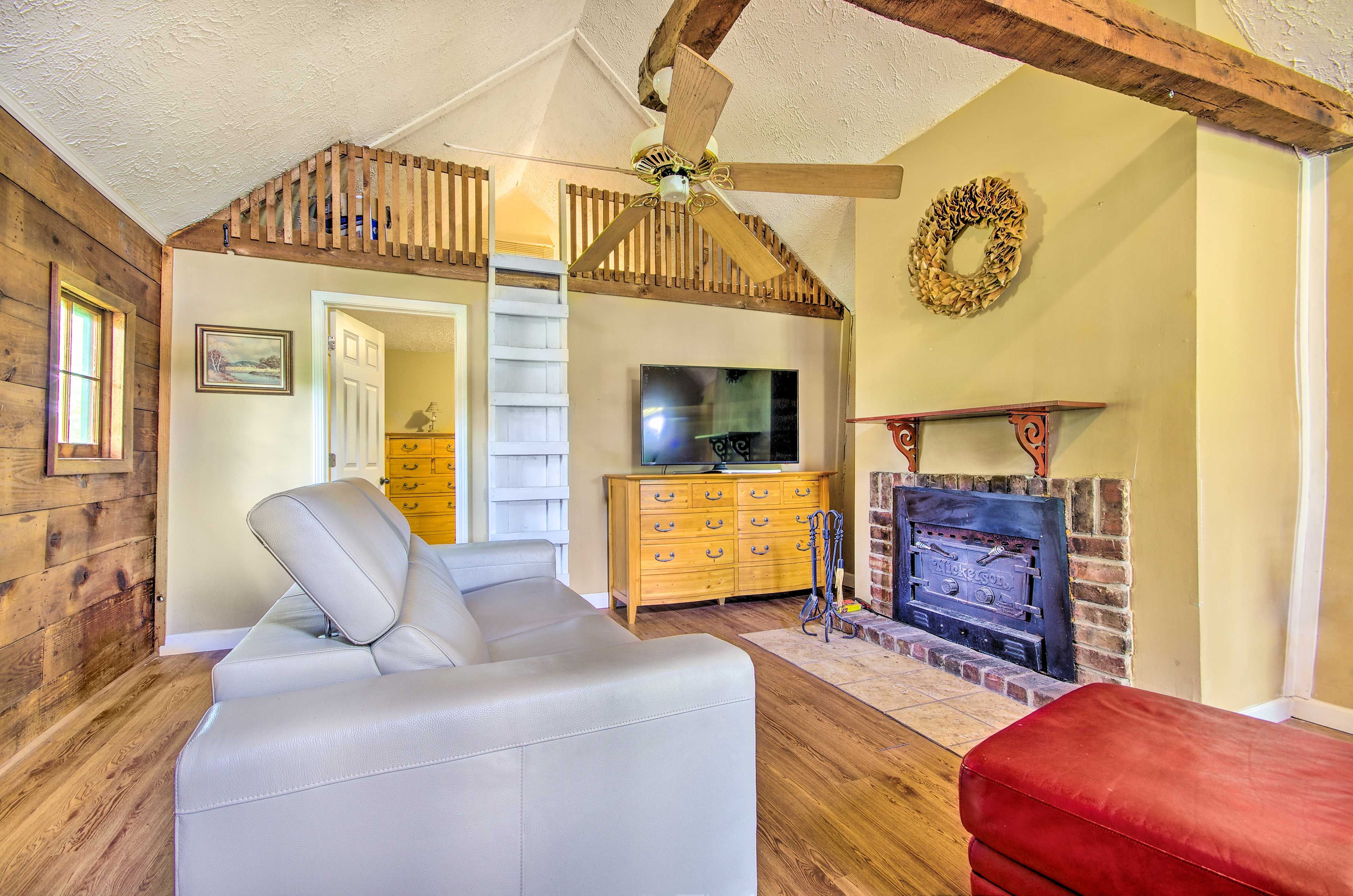 Living Room | Free WiFi | Smart TV w/ Cable | Wood-Burning Stove