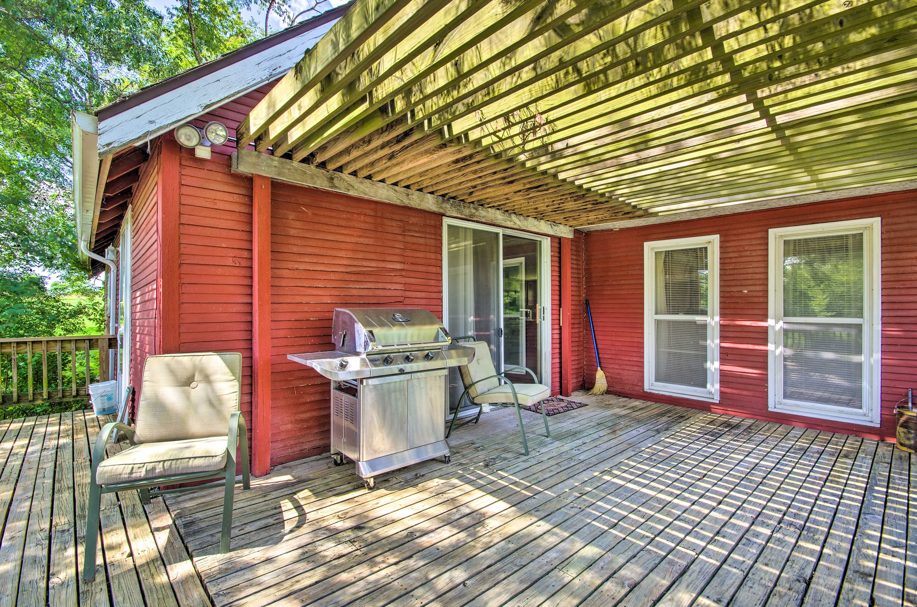 Deck w/ Pergola | Gas Grill | Spacious Yard