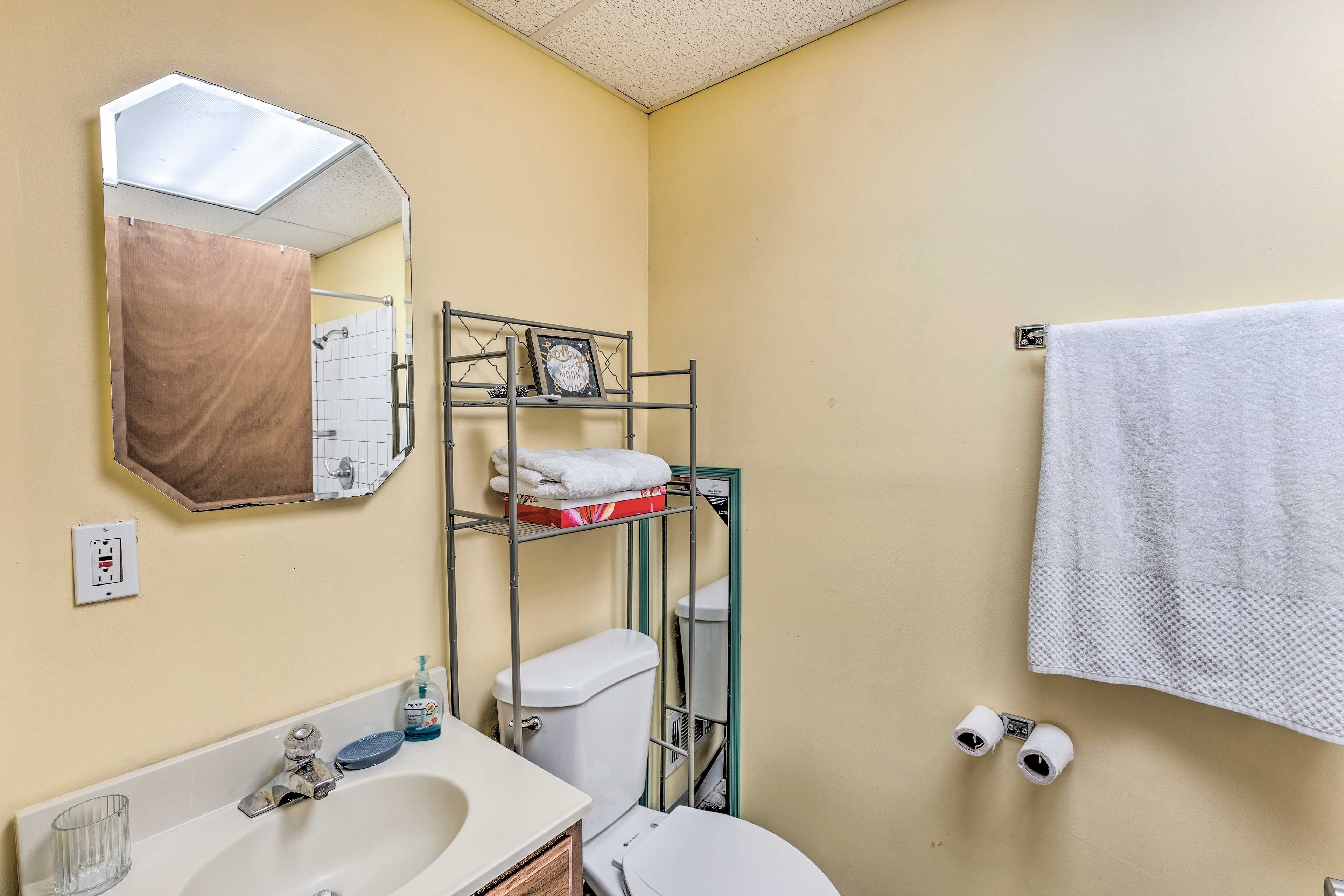Full Bathroom | Complimentary Toiletries | Hair Dryer | Towels Provided