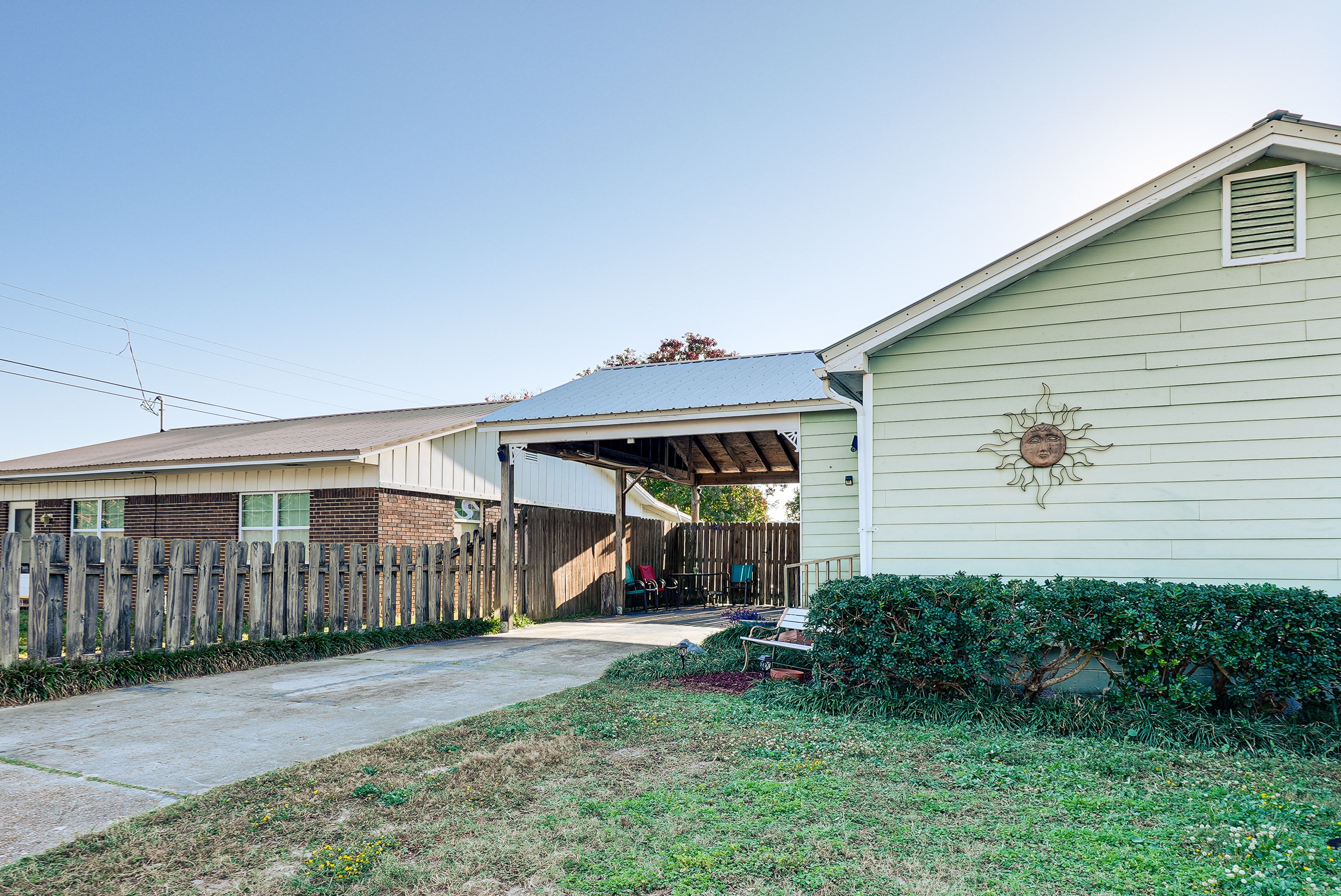 Exterior | Carport Parking (1 Vehicle) | Driveway Parking (1 Vehicle)