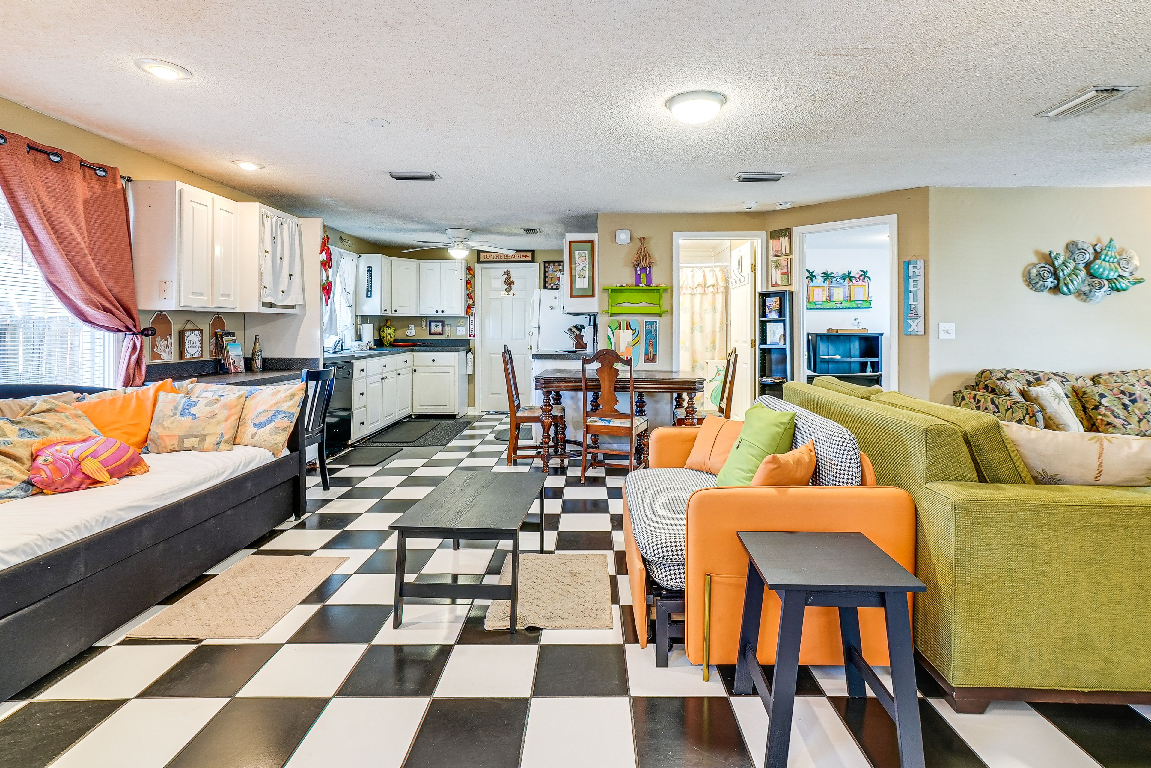 Living Room | Free WiFi | Board Games | Twin Daybed w/ Twin Trundle