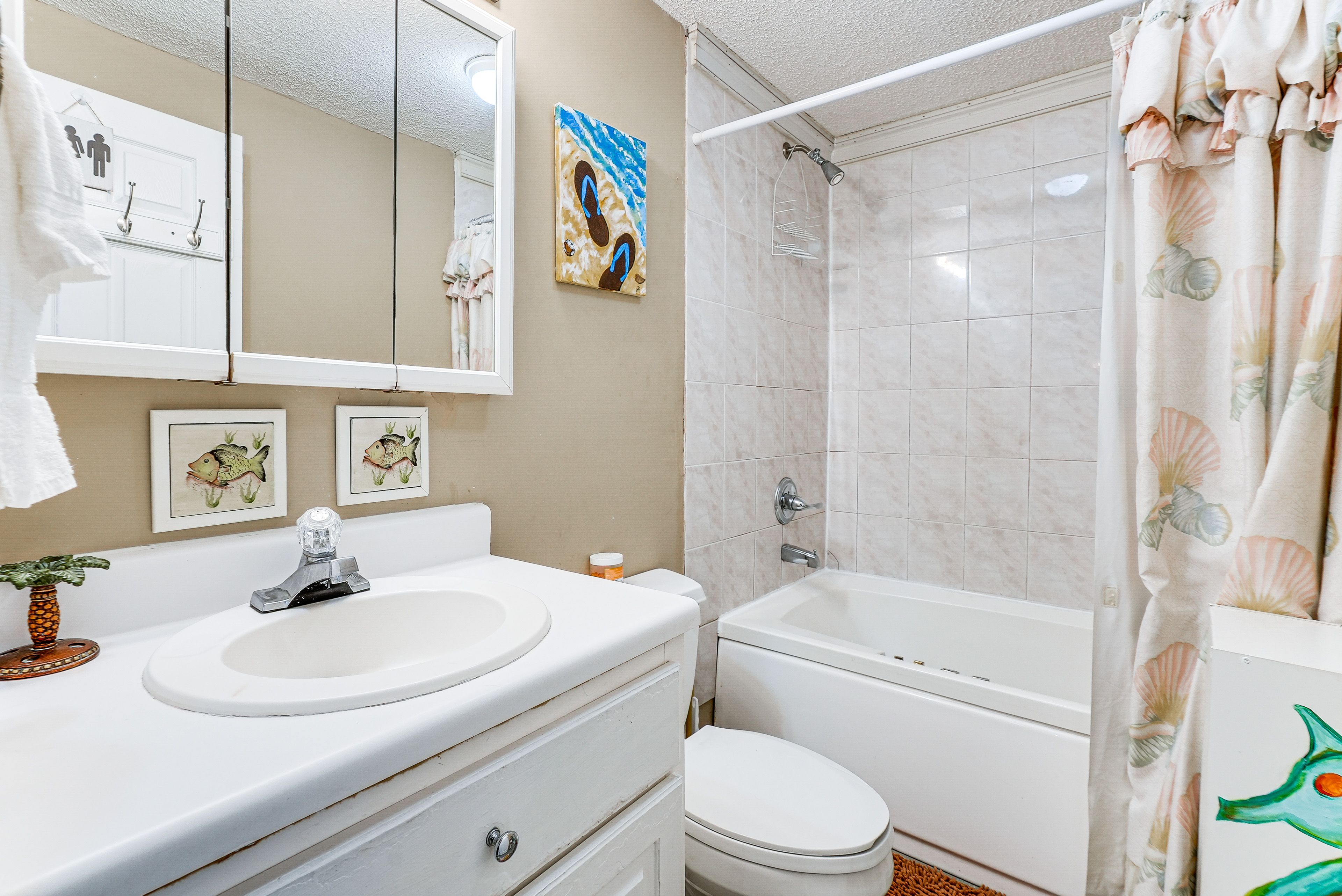 Full Bathroom | Towels Provided | Complimentary Toiletries | Hair Dryer