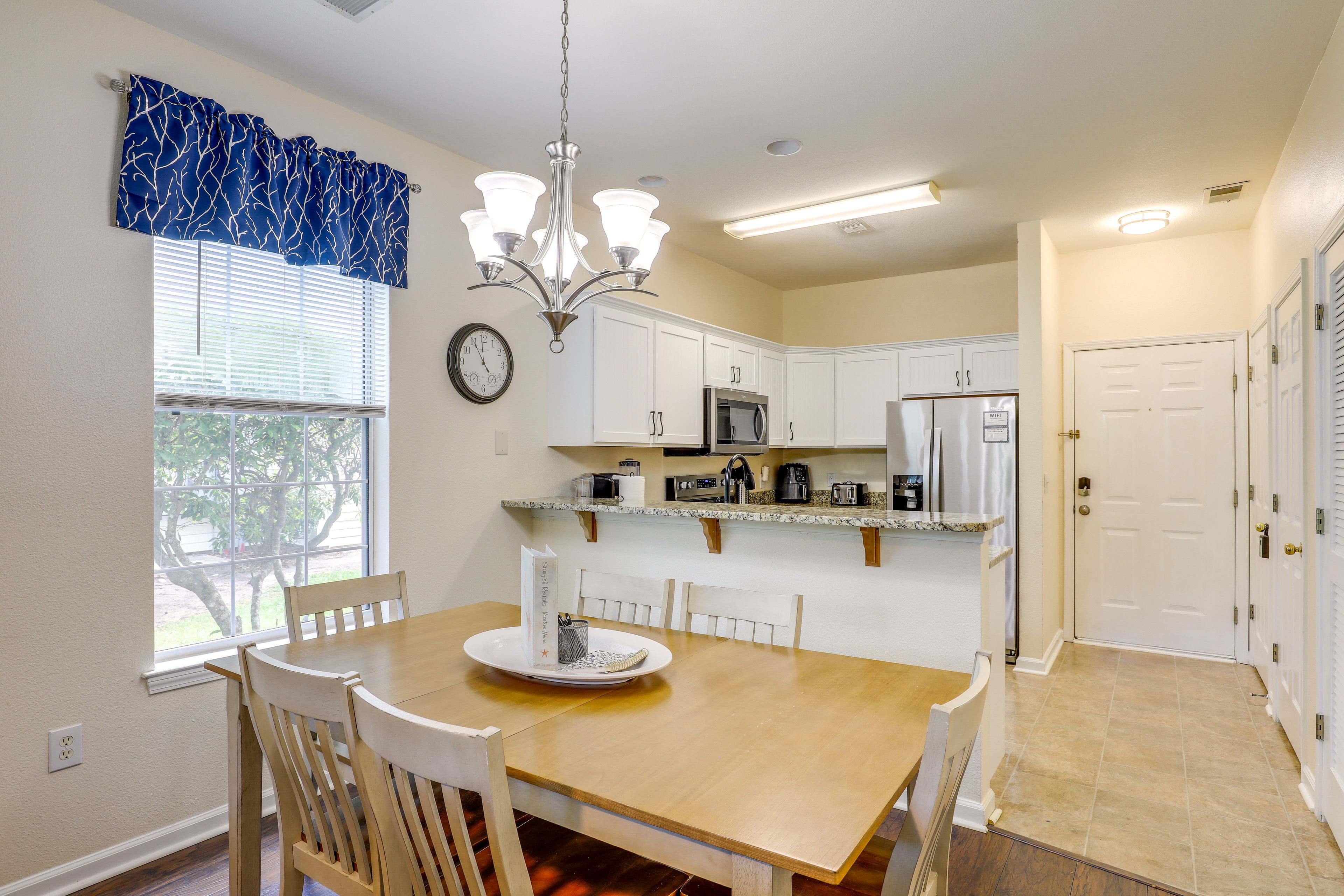 Dining Area | Dishware & Flatware