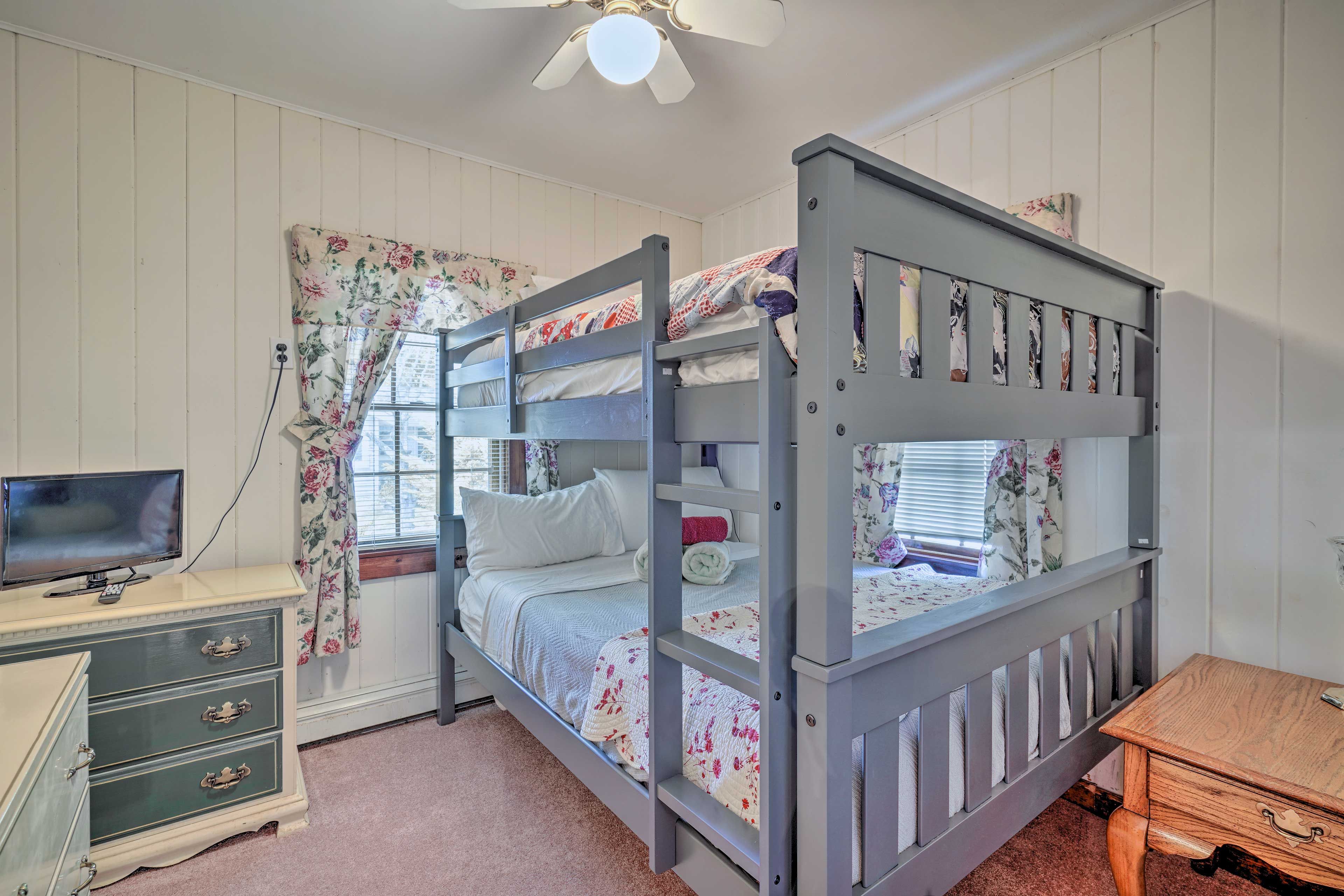 Bedroom 2 | Full Bunk Bed | Flat-Screen TV