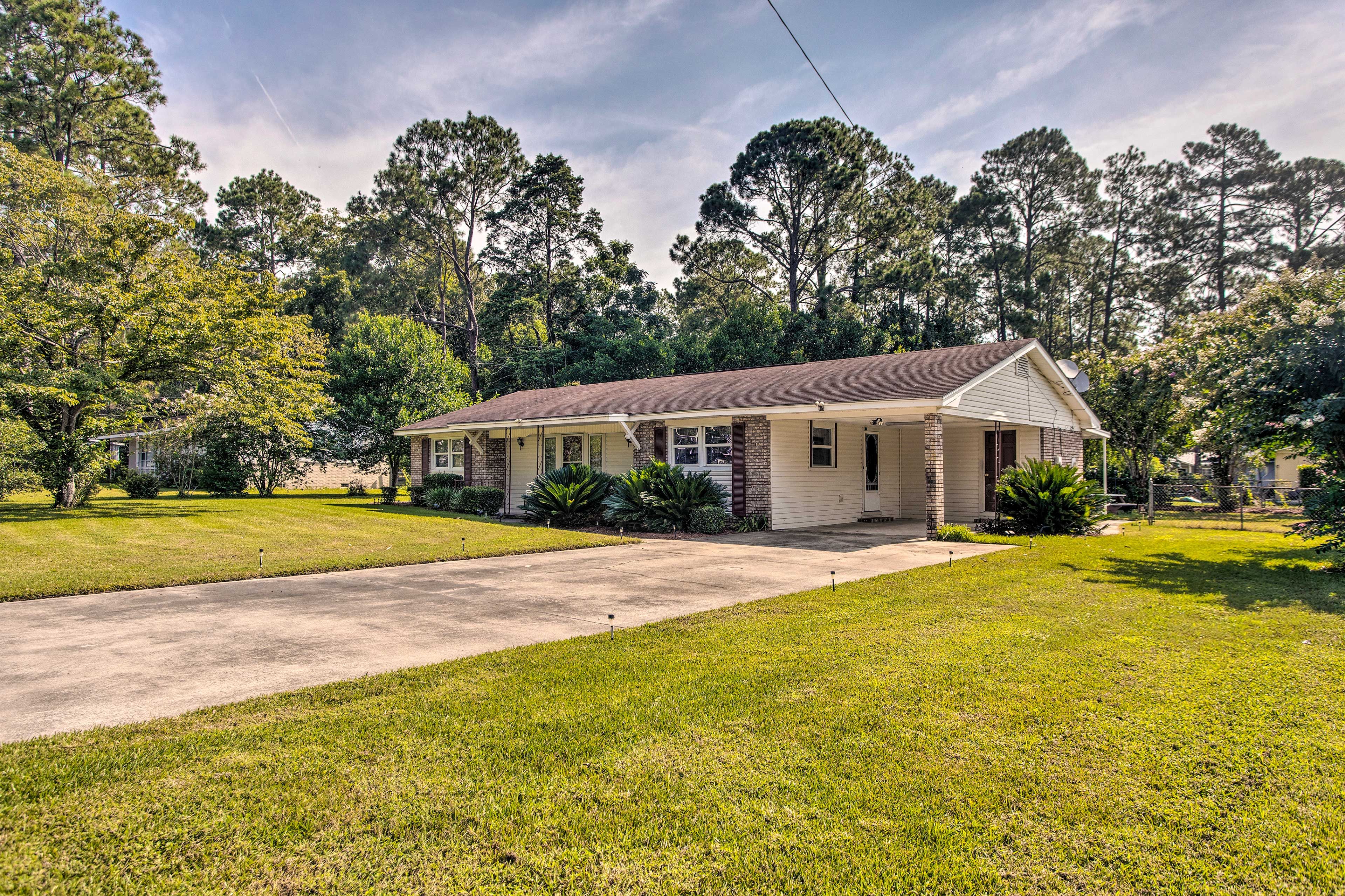 Exterior | Driveway (3 Vehicles)