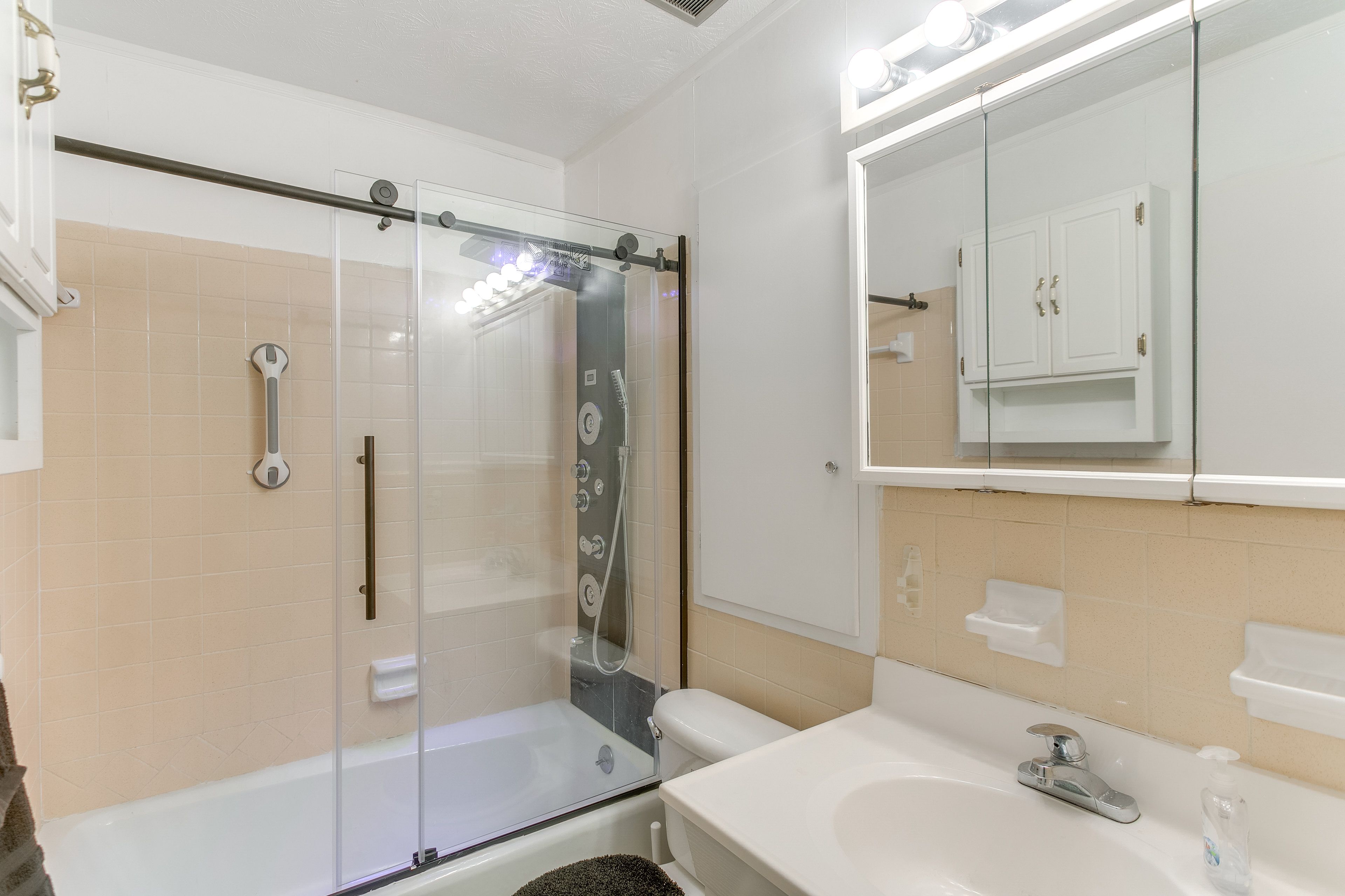 Bathroom | Towels Provided