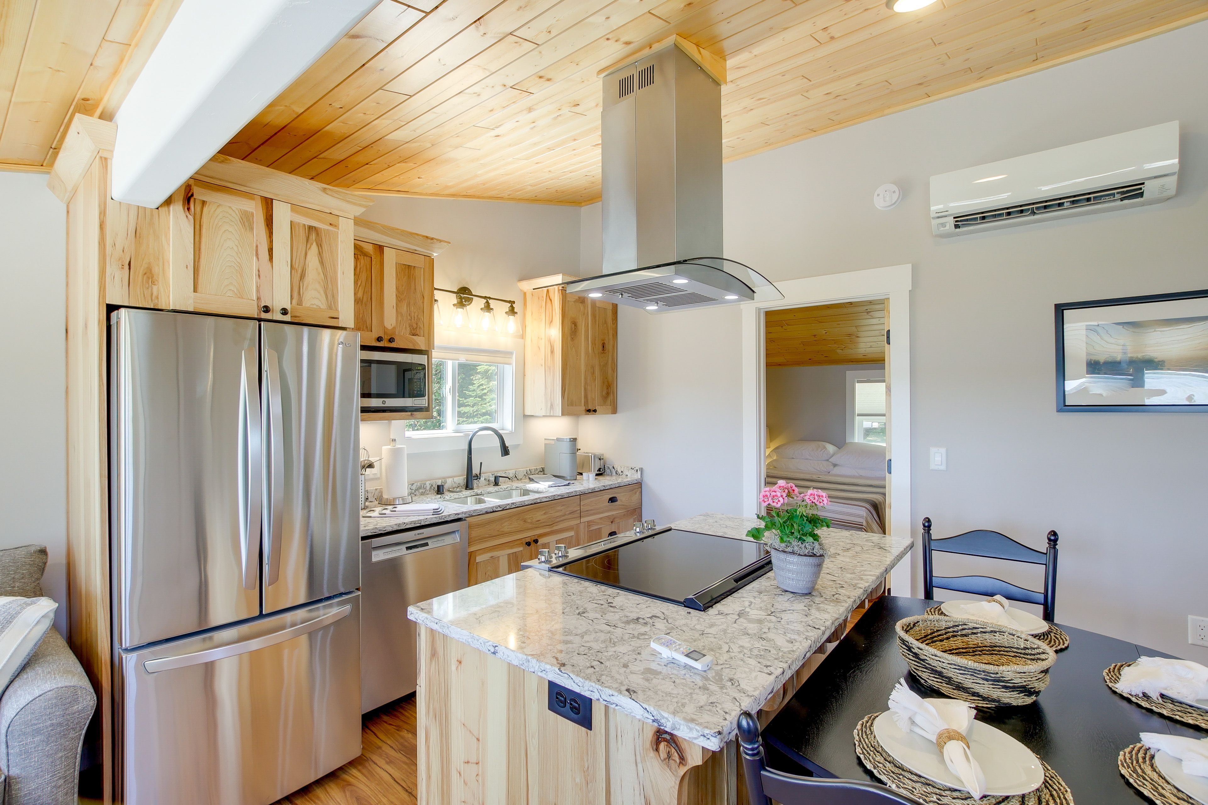Kitchen | Keurig Coffee Maker | Toaster | Dishware & Flatware