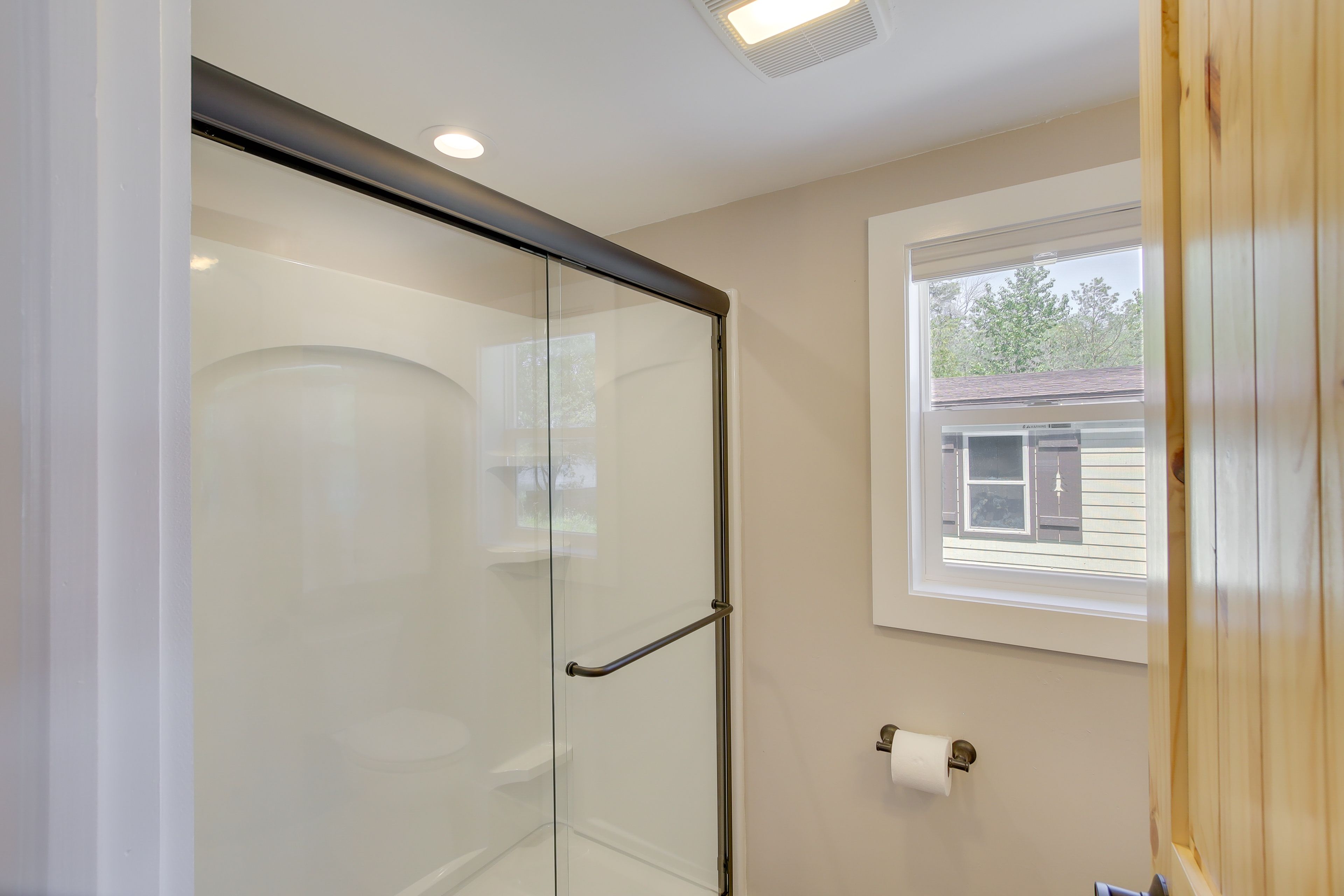 Full Bathroom | Towels Provided | Hair Dryer
