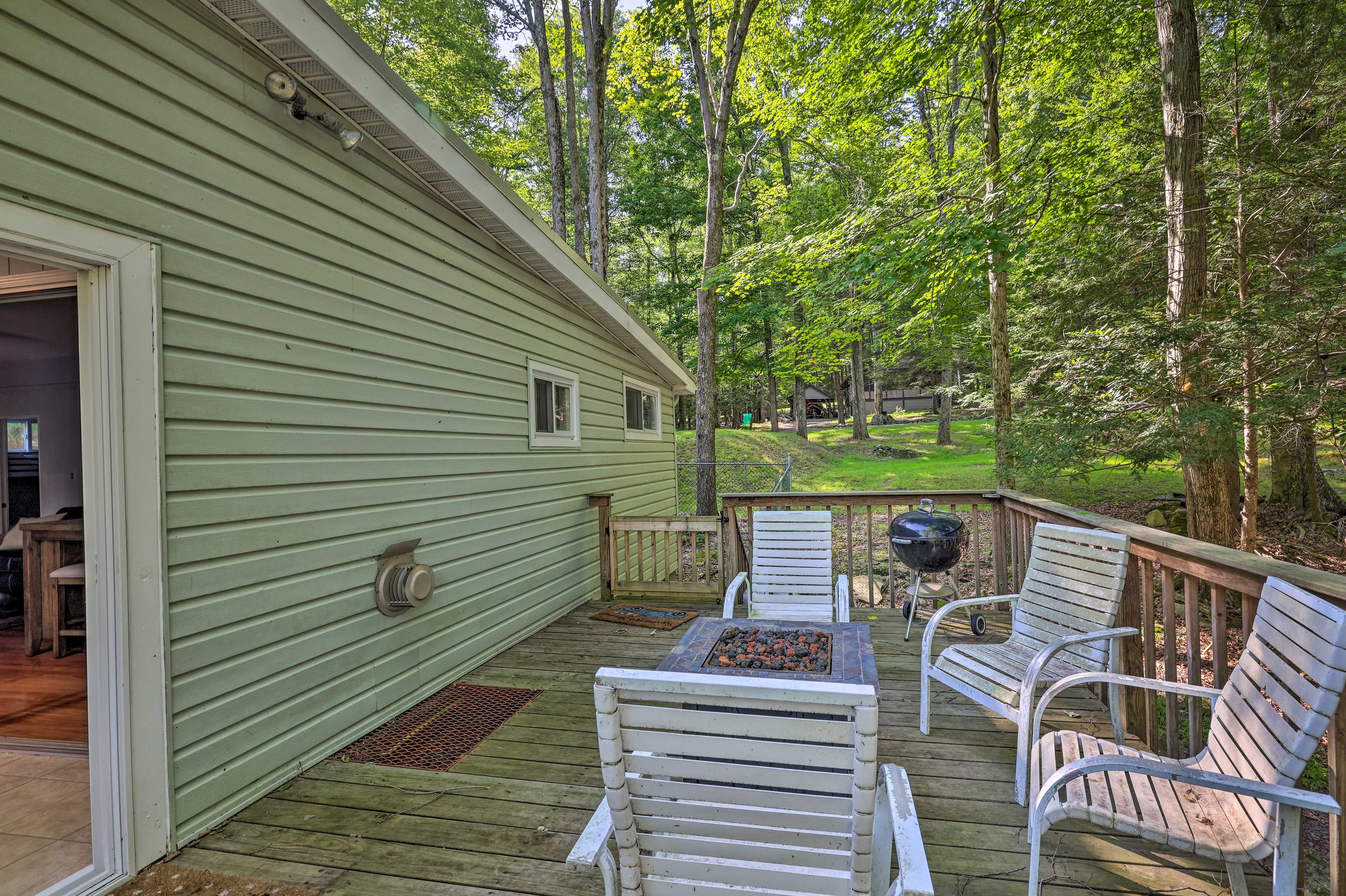 Furnished Deck | Fire Pit | Gas Grill | Charcoal Grill