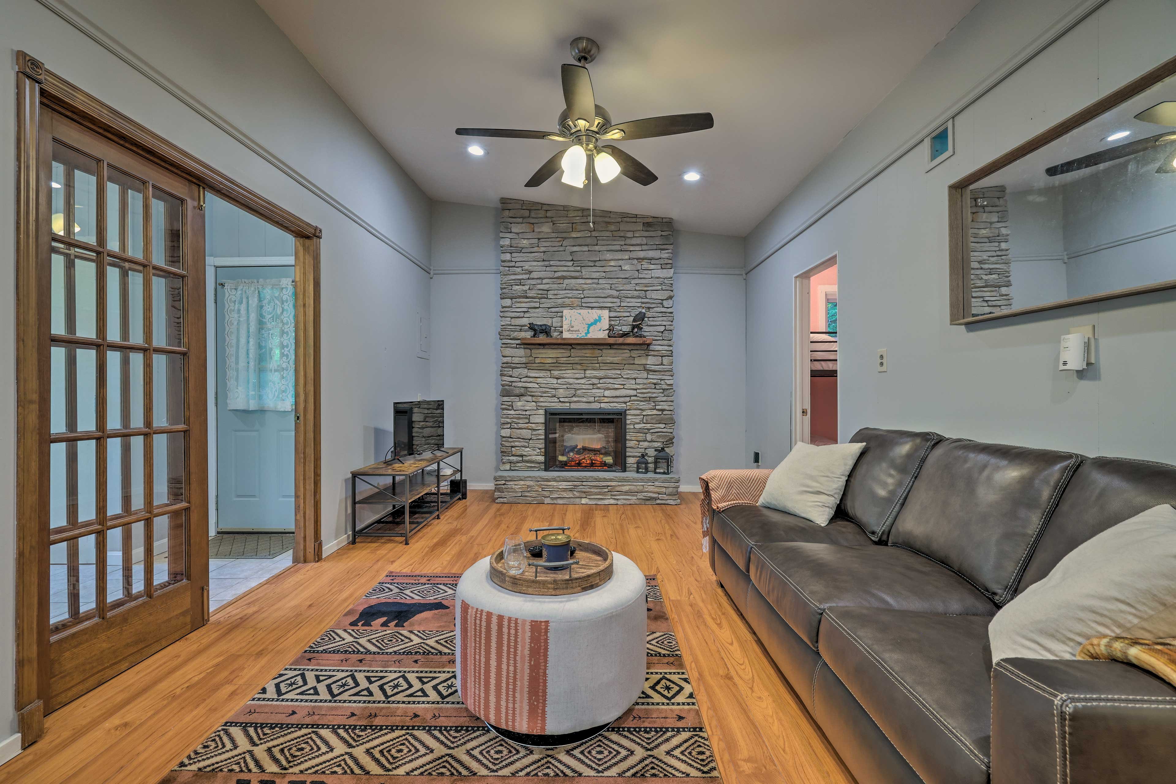 Greentown Vacation Rental | 2BR | 1BA | 900 Sq Ft | Stairs to Enter