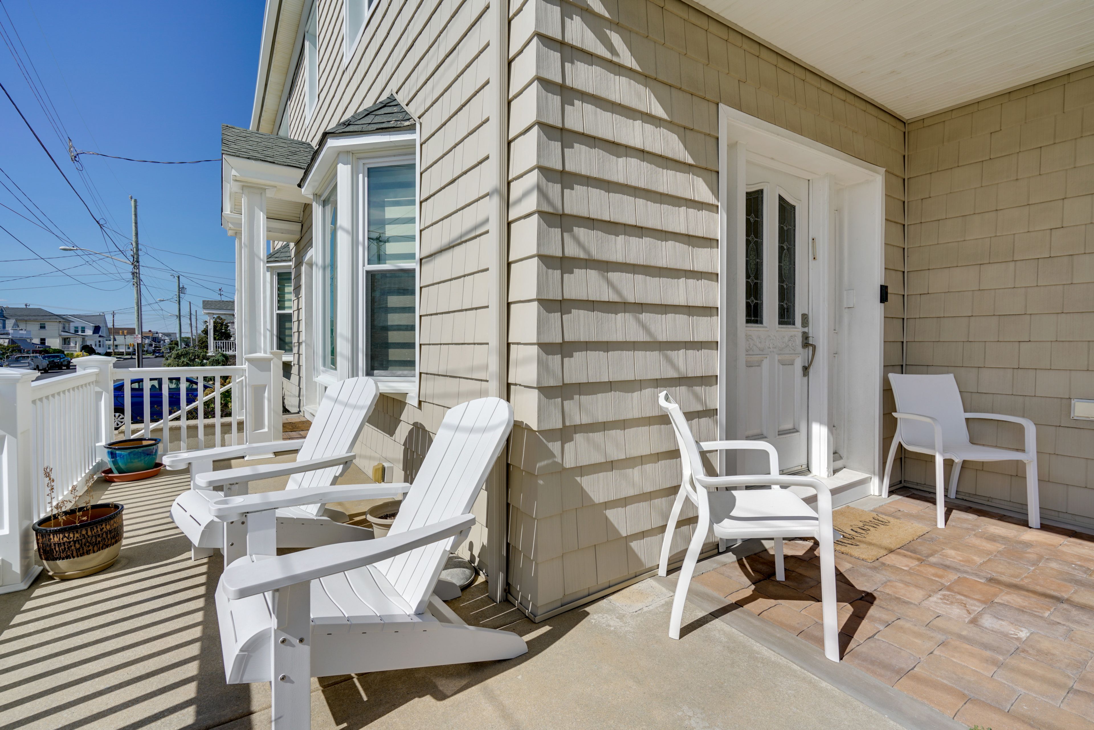 Entrance | Outdoor Seating