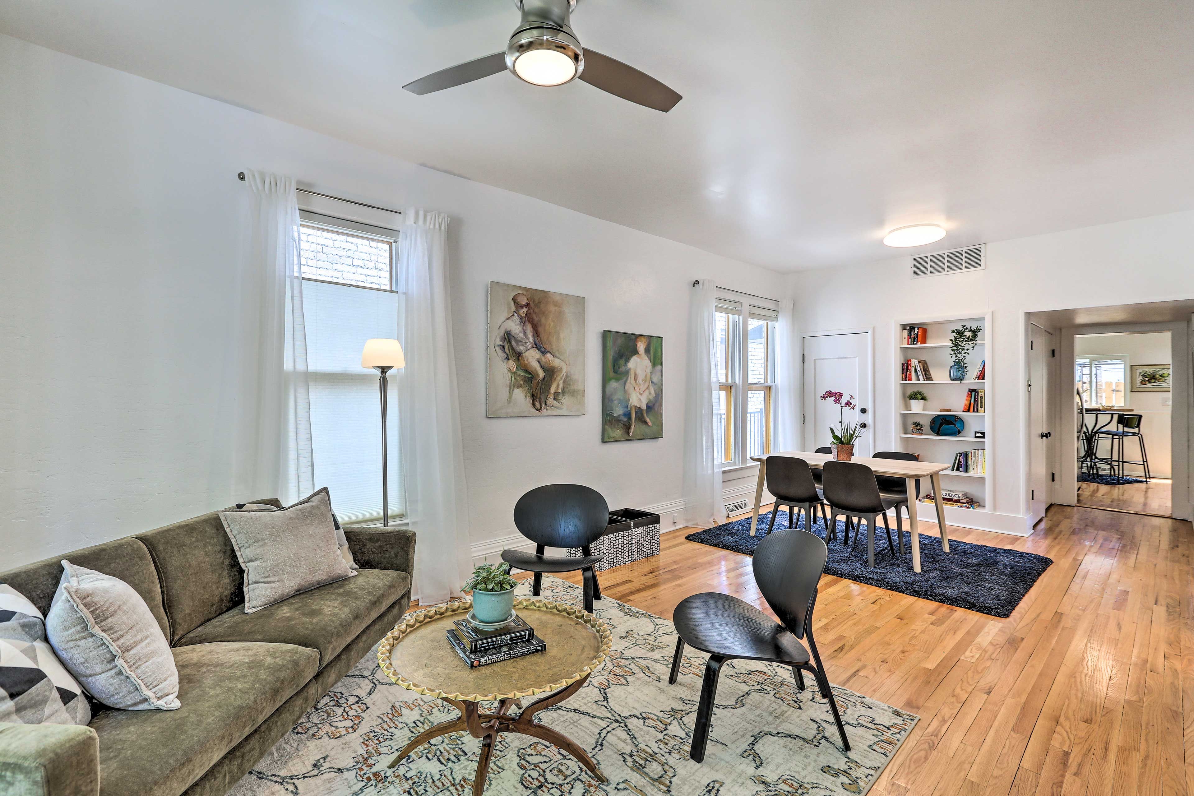 Living Room | Free WiFi | 2.3 Mi to Downtown