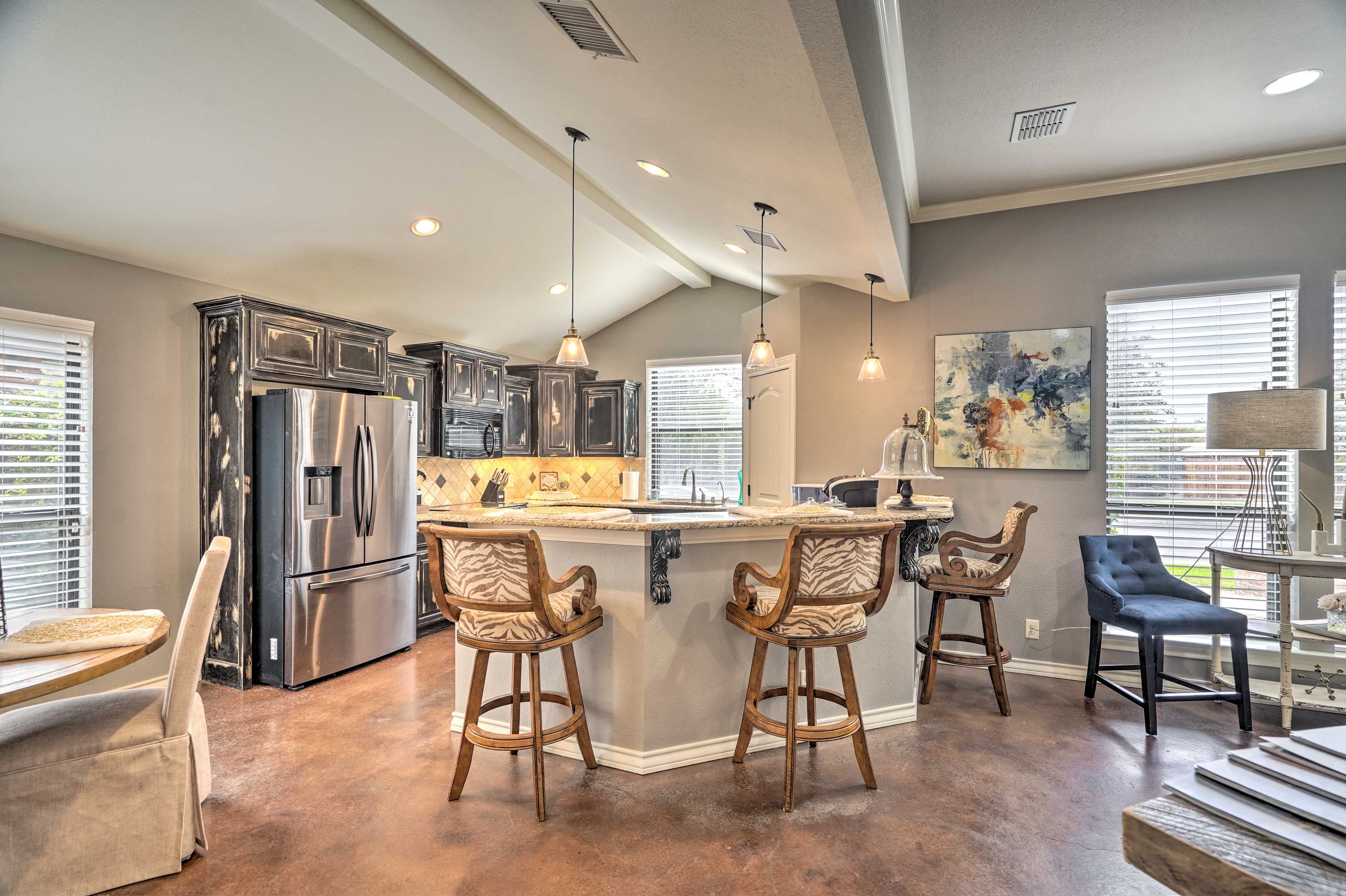Dining Area | Dishware/Flatware | Breakfast Bar