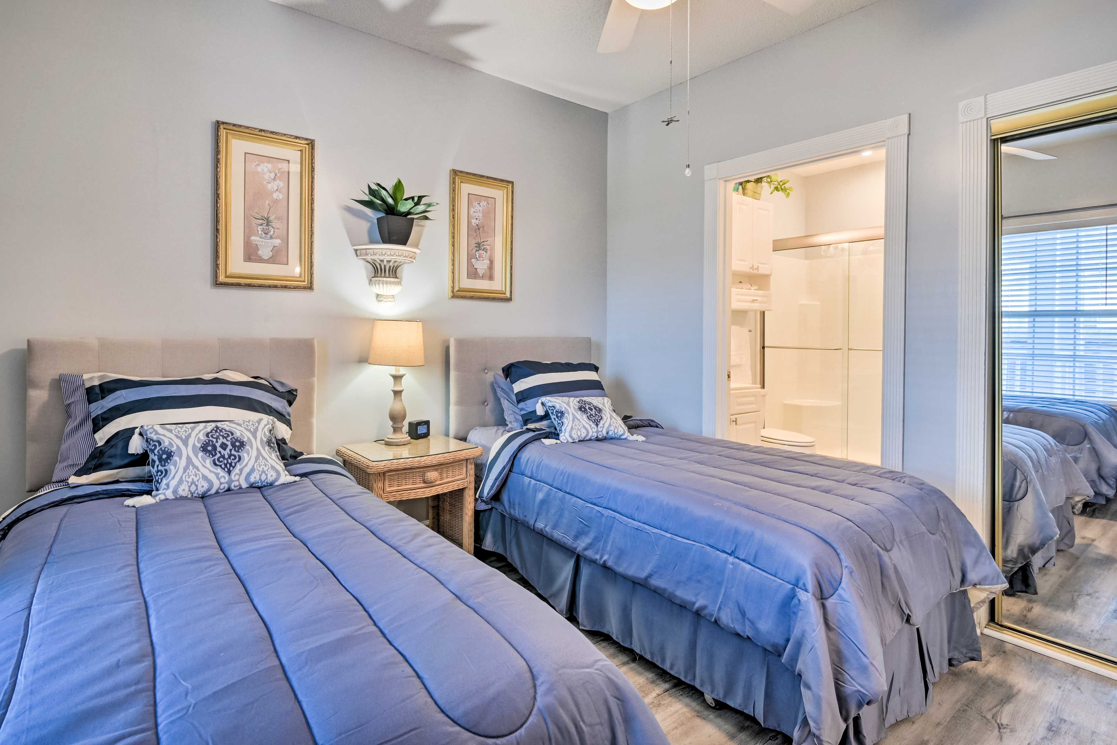 Bedroom 2 | 2 Twin Beds | En-Suite Bathroom | Cable TV