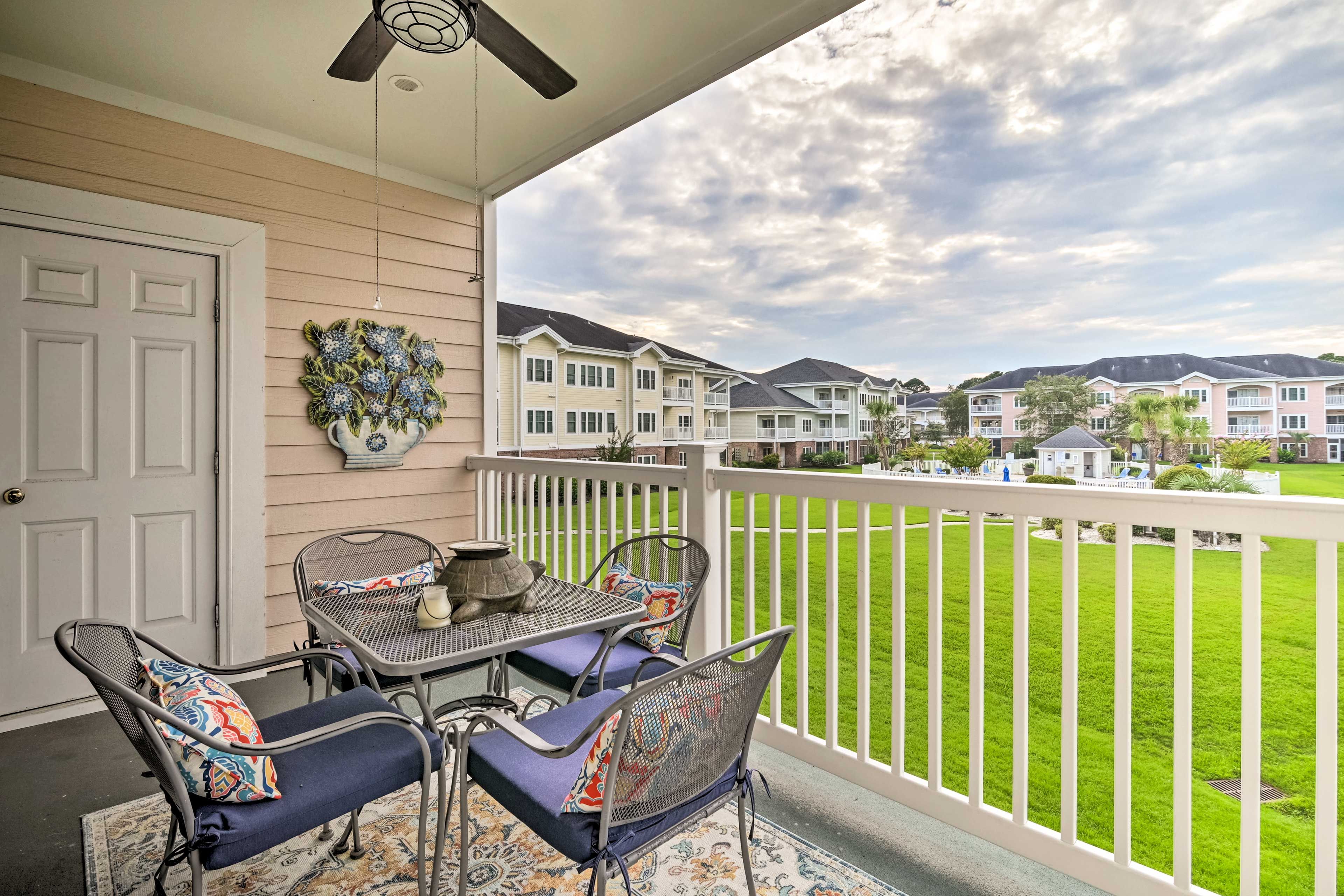 Balcony | Outdoor Dining Area