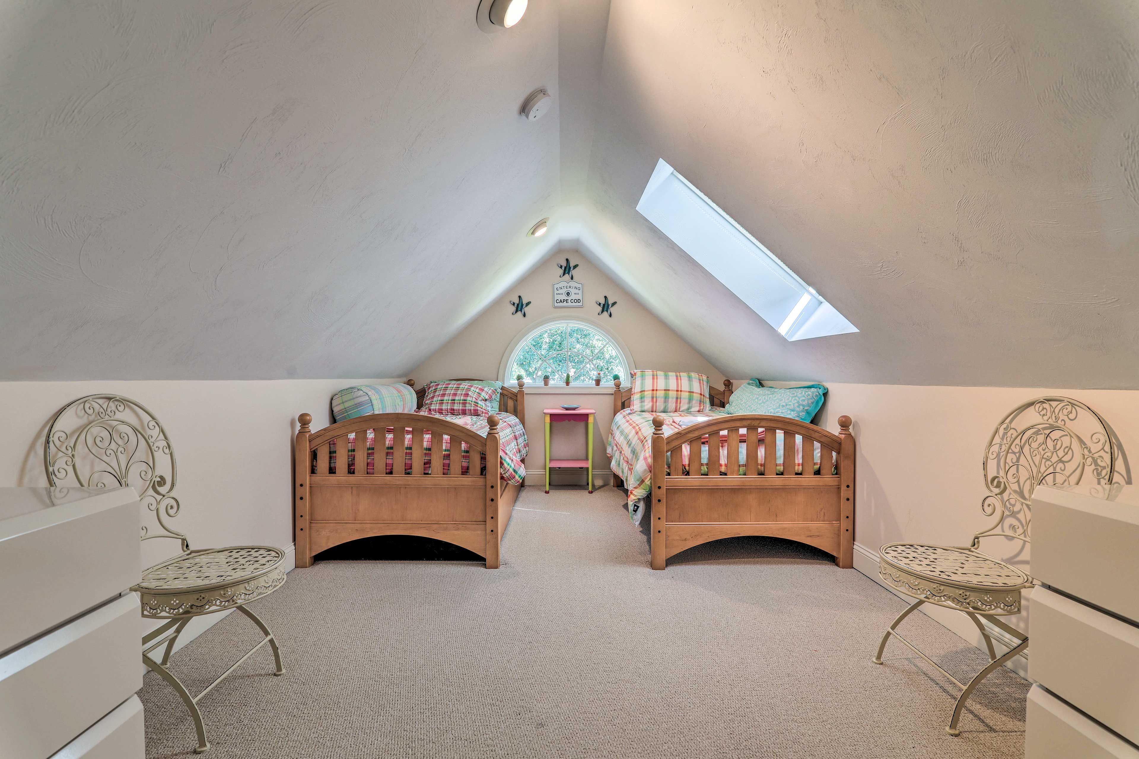 Bedroom 4 | 2 Twin Beds | Entry Through Office
