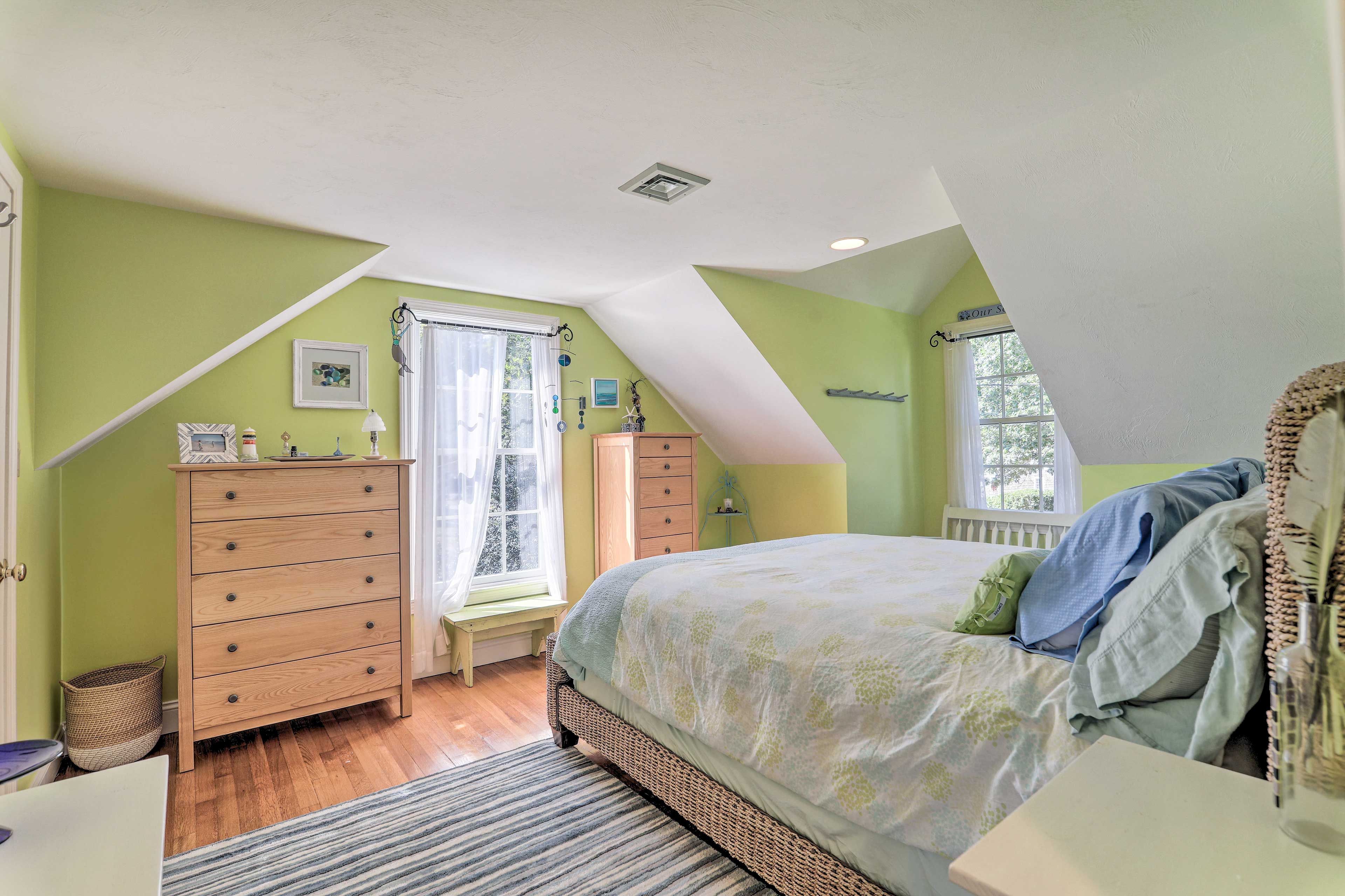 Bedroom 2 | Queen Bed | En-Suite Bathroom