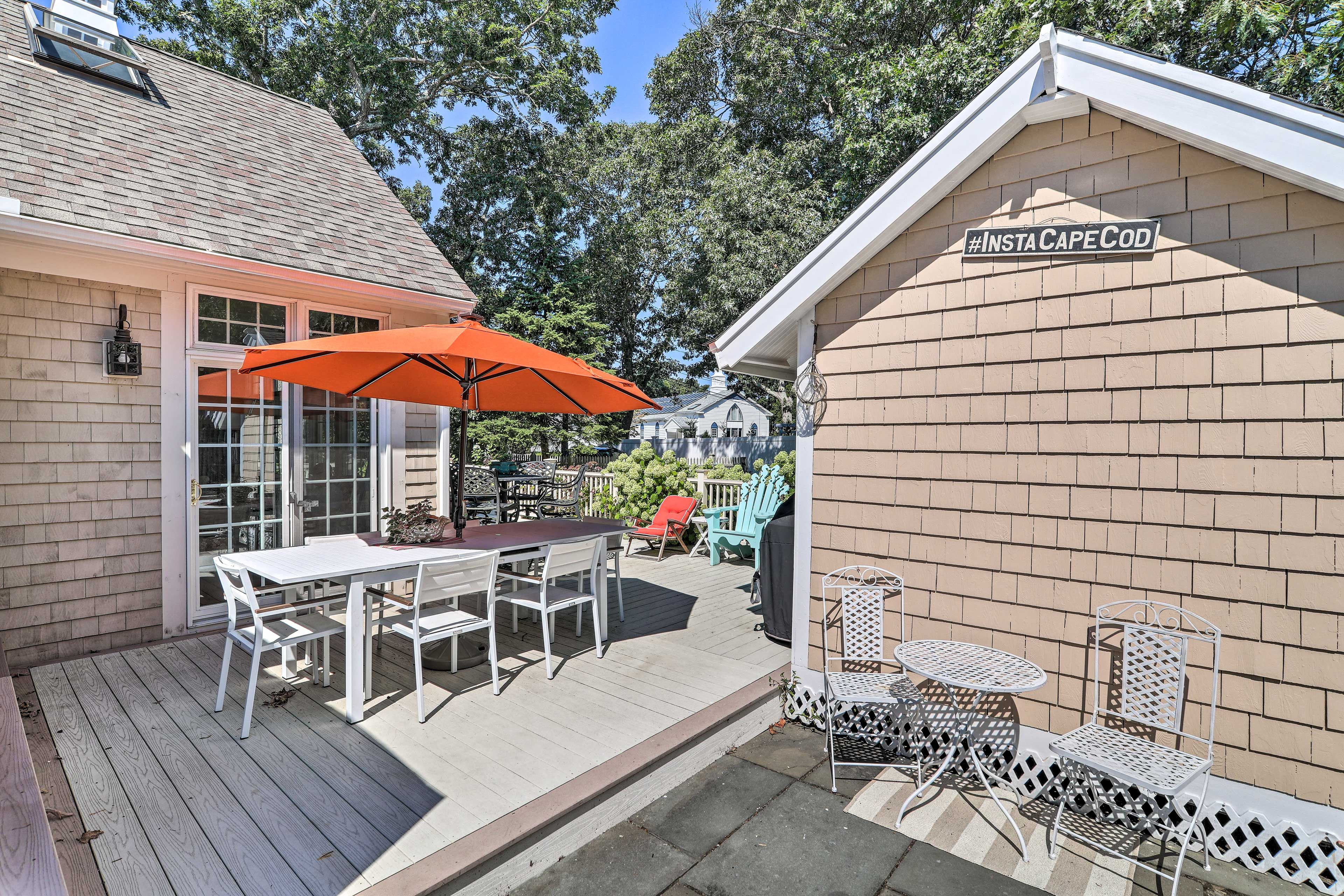 Back Deck | Gas Grill | Charcoal Grill | Beach Chairs