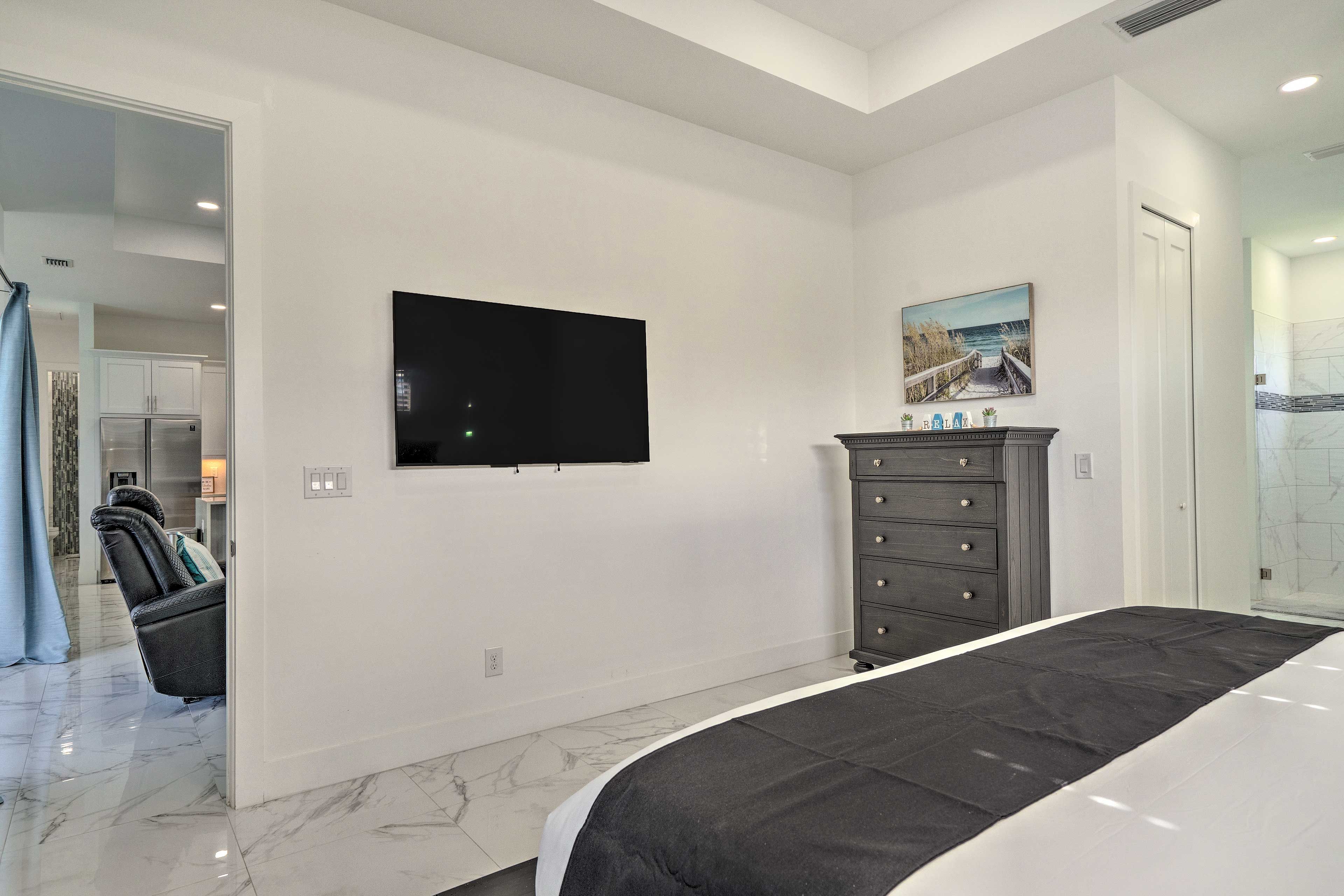 Bedroom 1 | King Bed