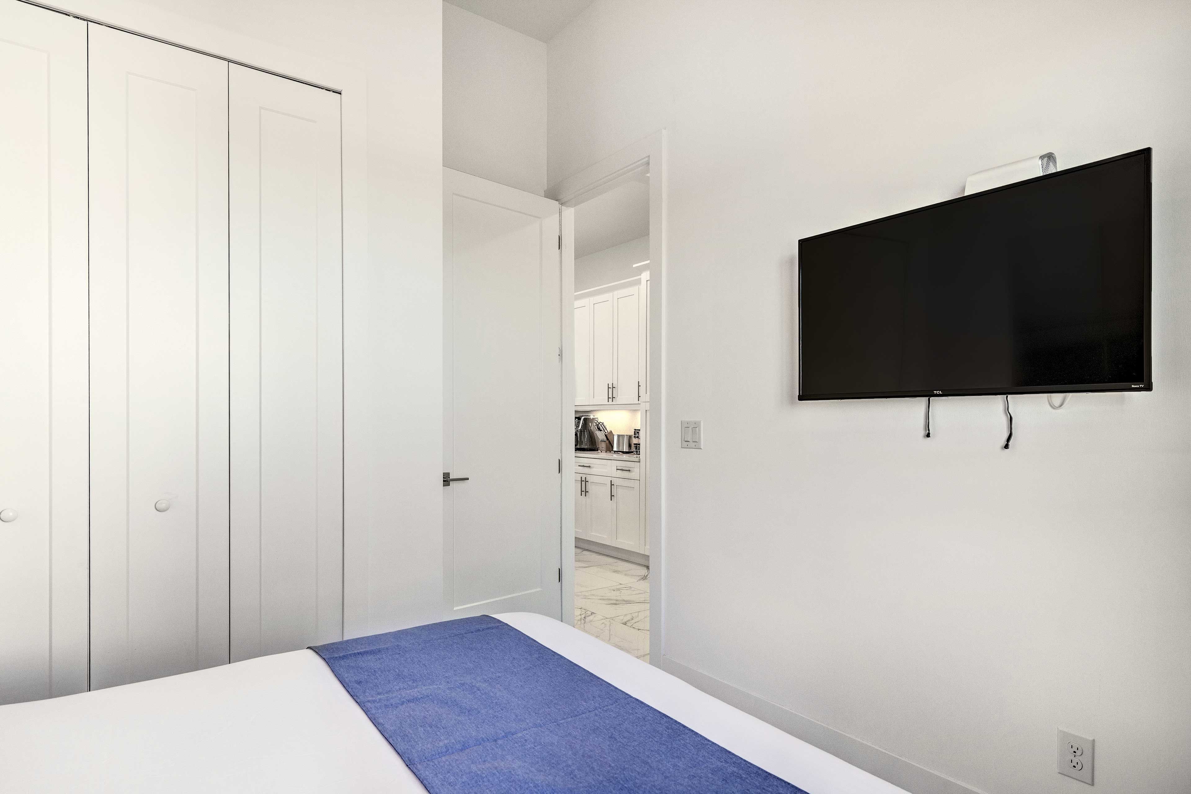 Bedroom 4 | Queen Bed