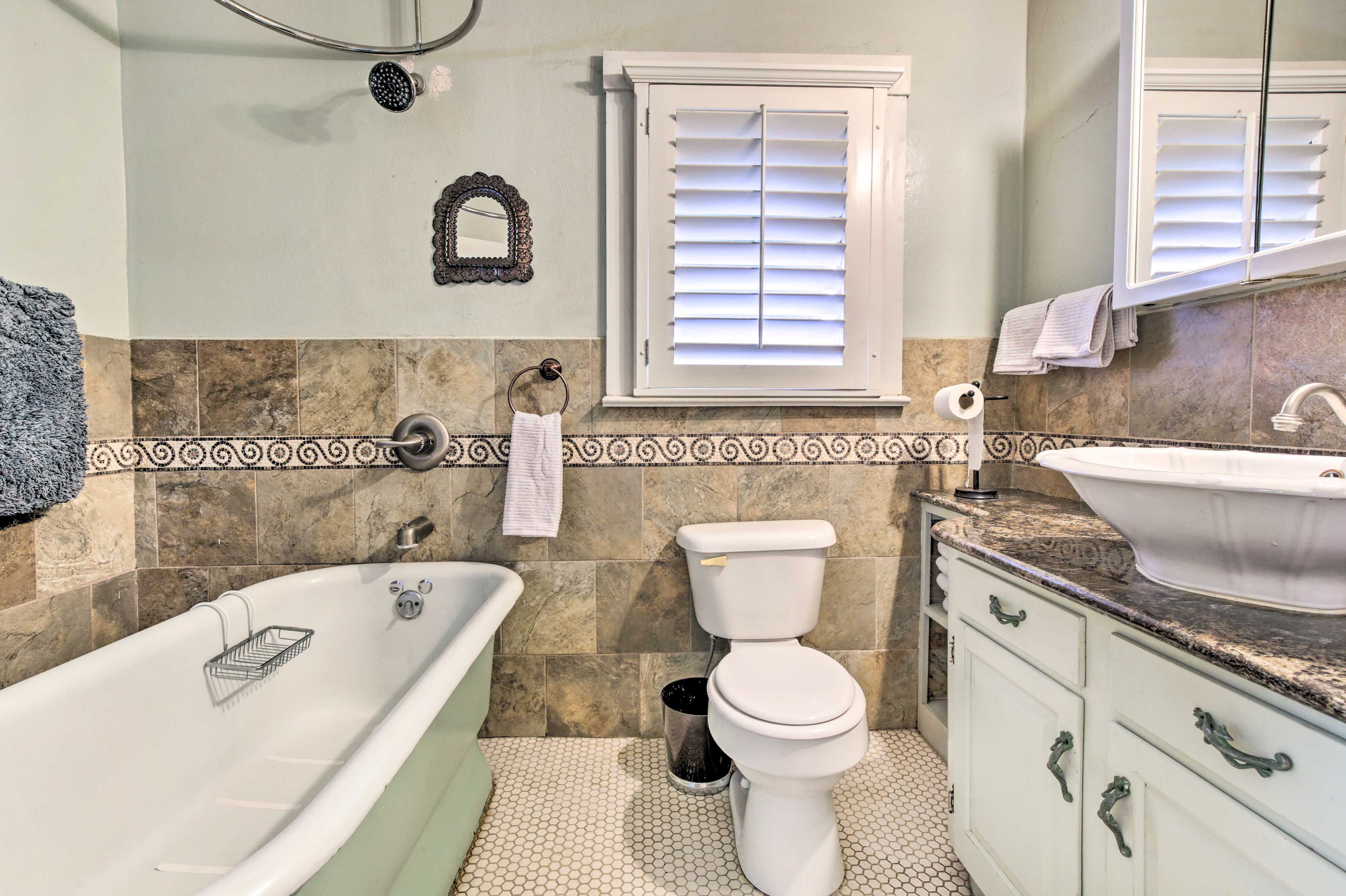 En-Suite Bathroom | Towels Provided