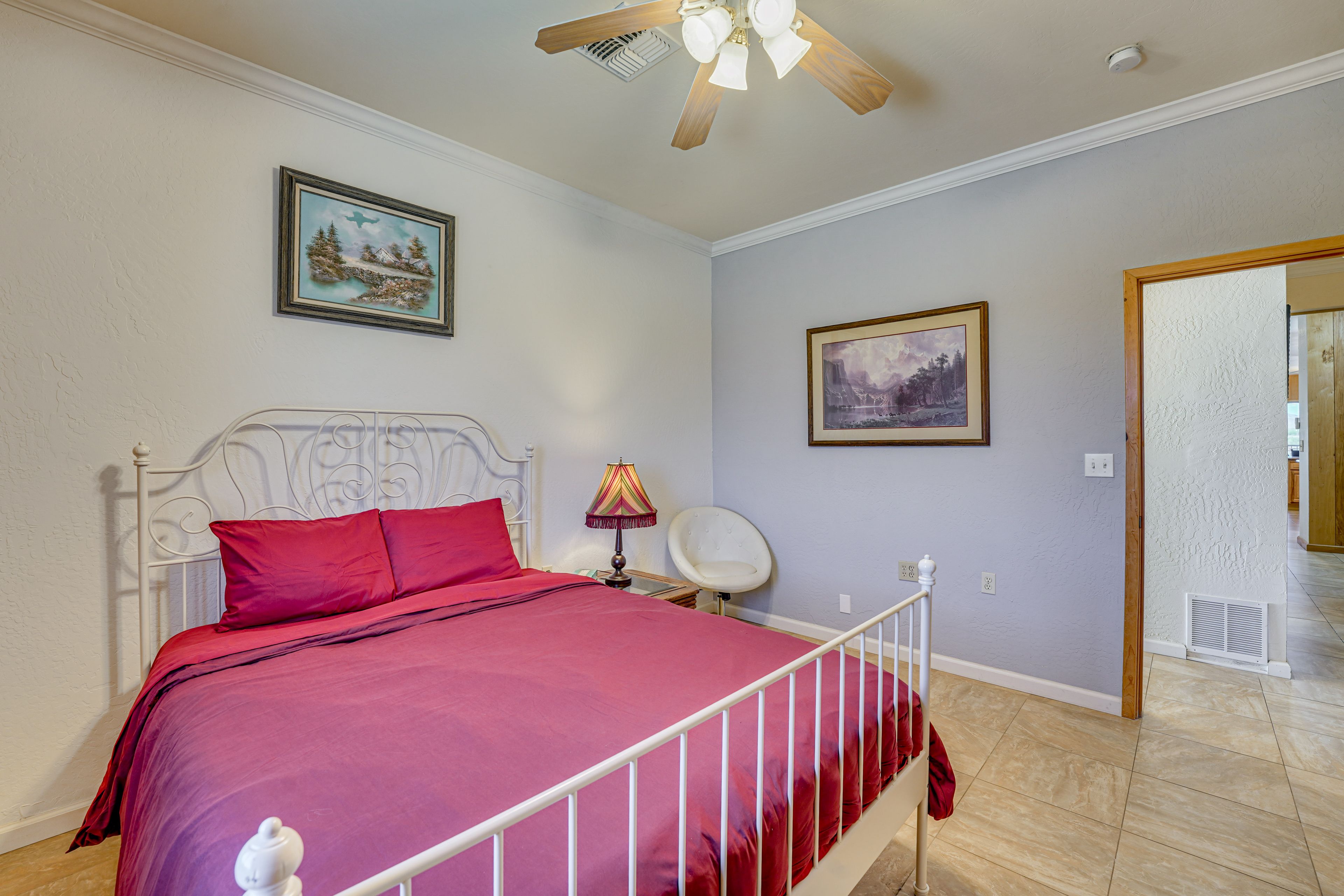 Bedroom 3 | Queen Bed