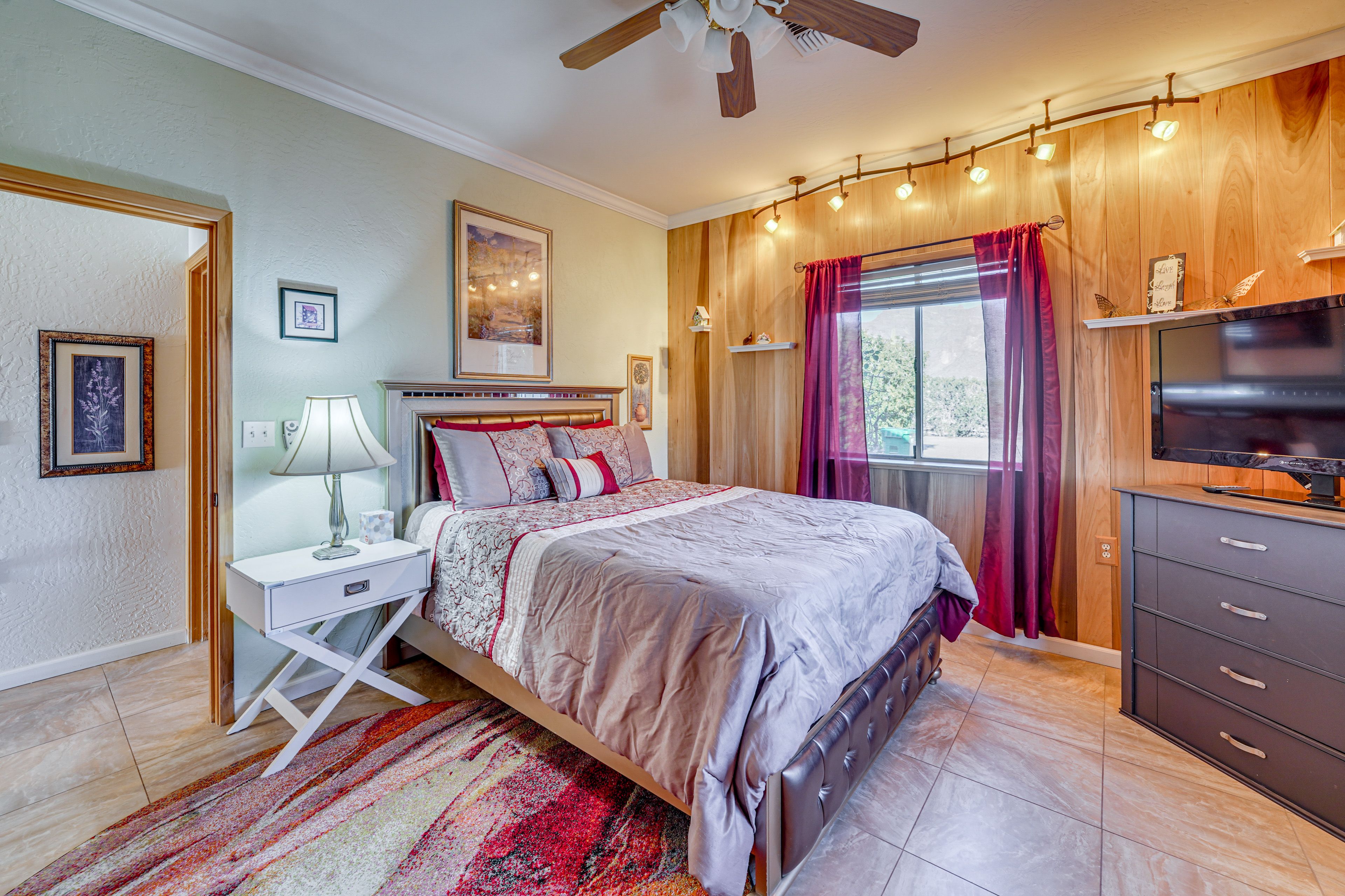 Bedroom 2 | Queen Bed