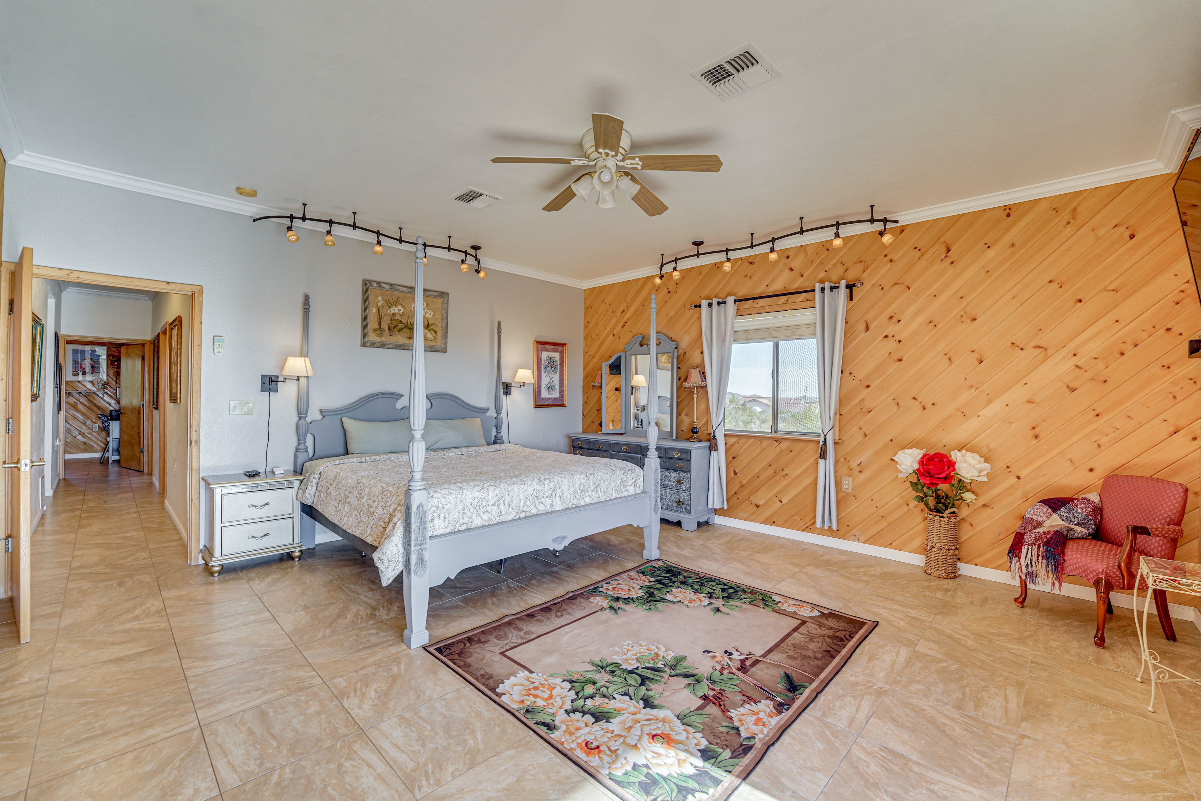 Bedroom 1 | King Bed