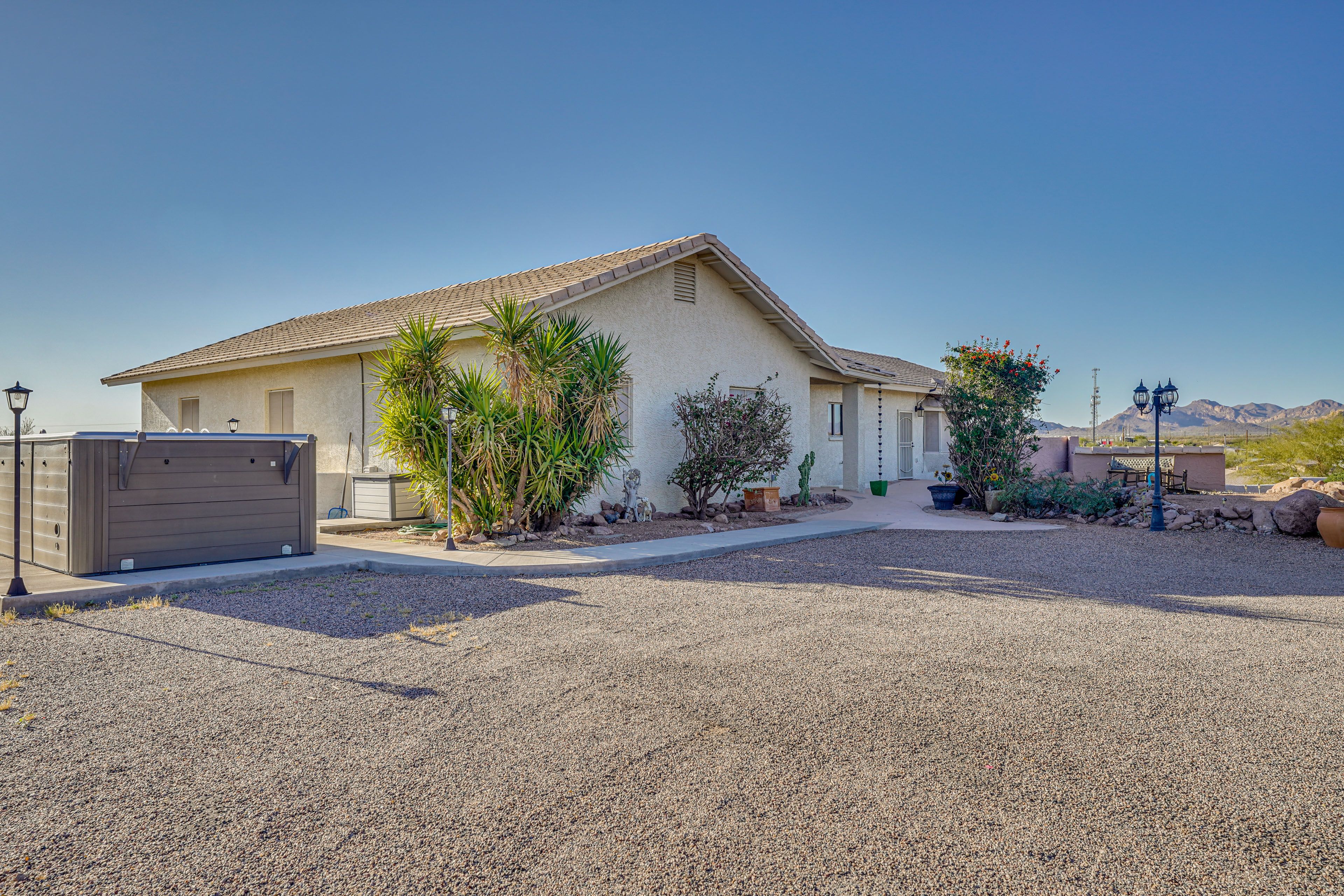 Driveway Parking | Multiple Vehicles | RV/Trailer Parking Allowed