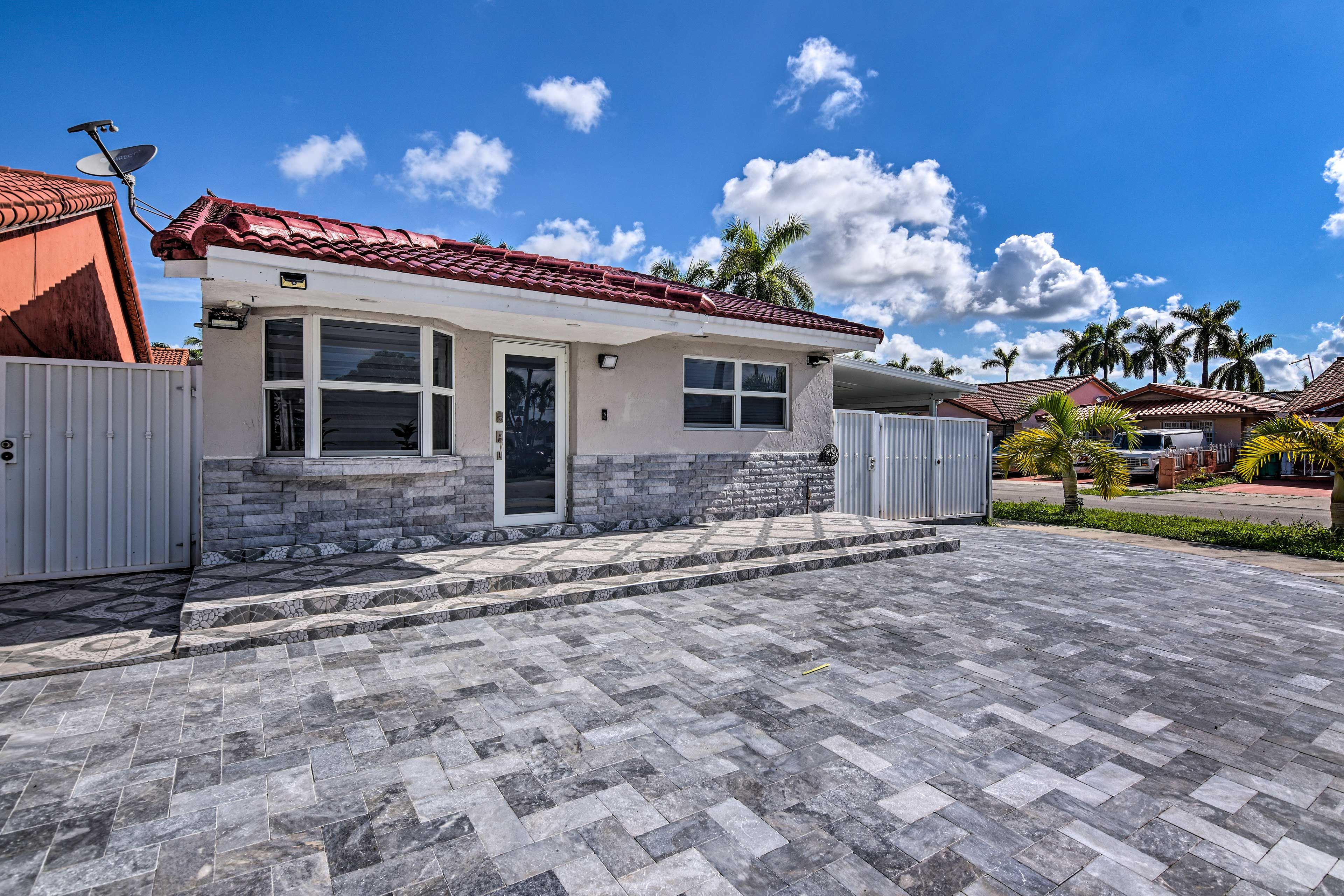 Parking | Driveway (6 Vehicles)