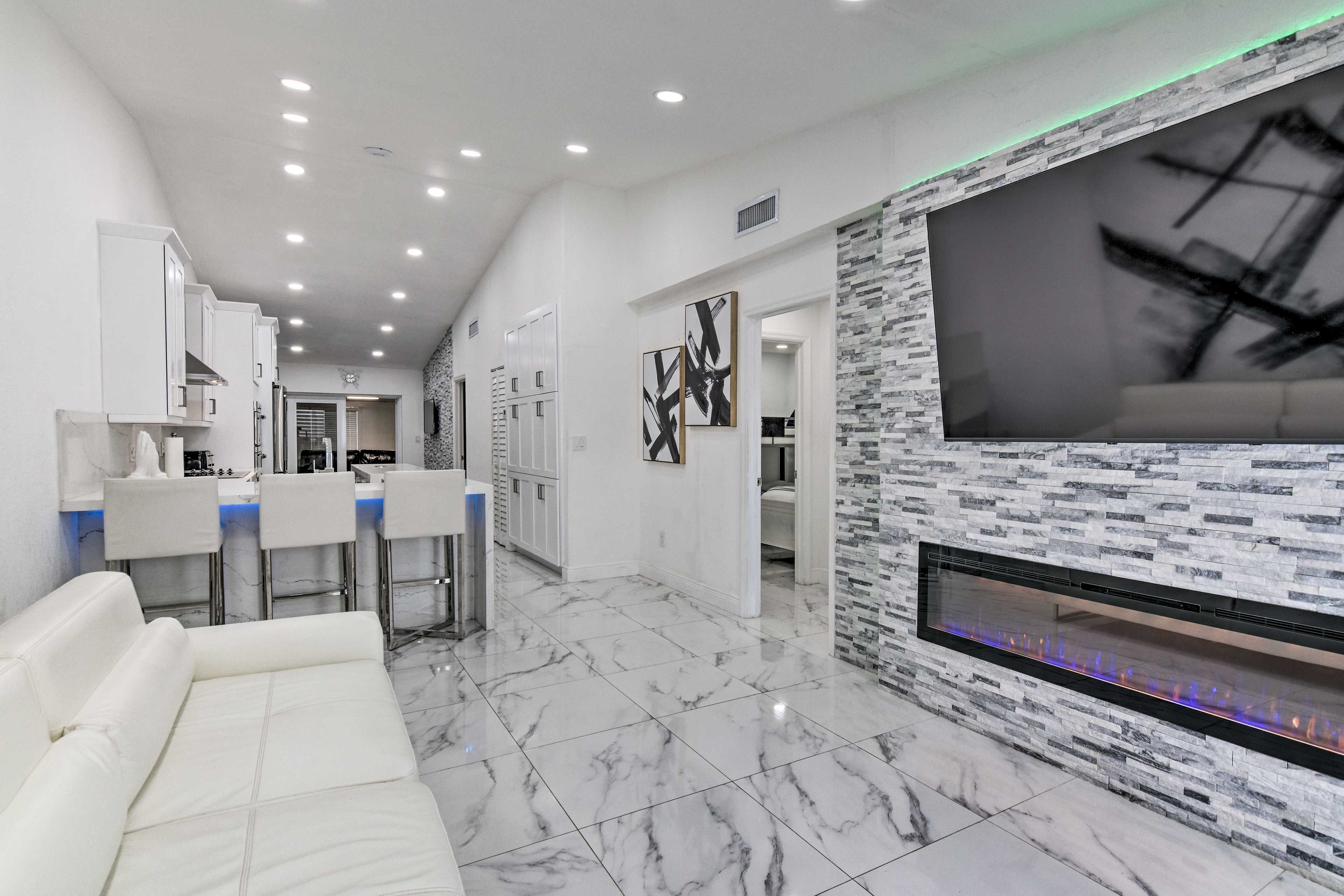 Living Room 1 | Full Sleeper Sofa | Smart TV w/ Cable | WiFi | Central A/C