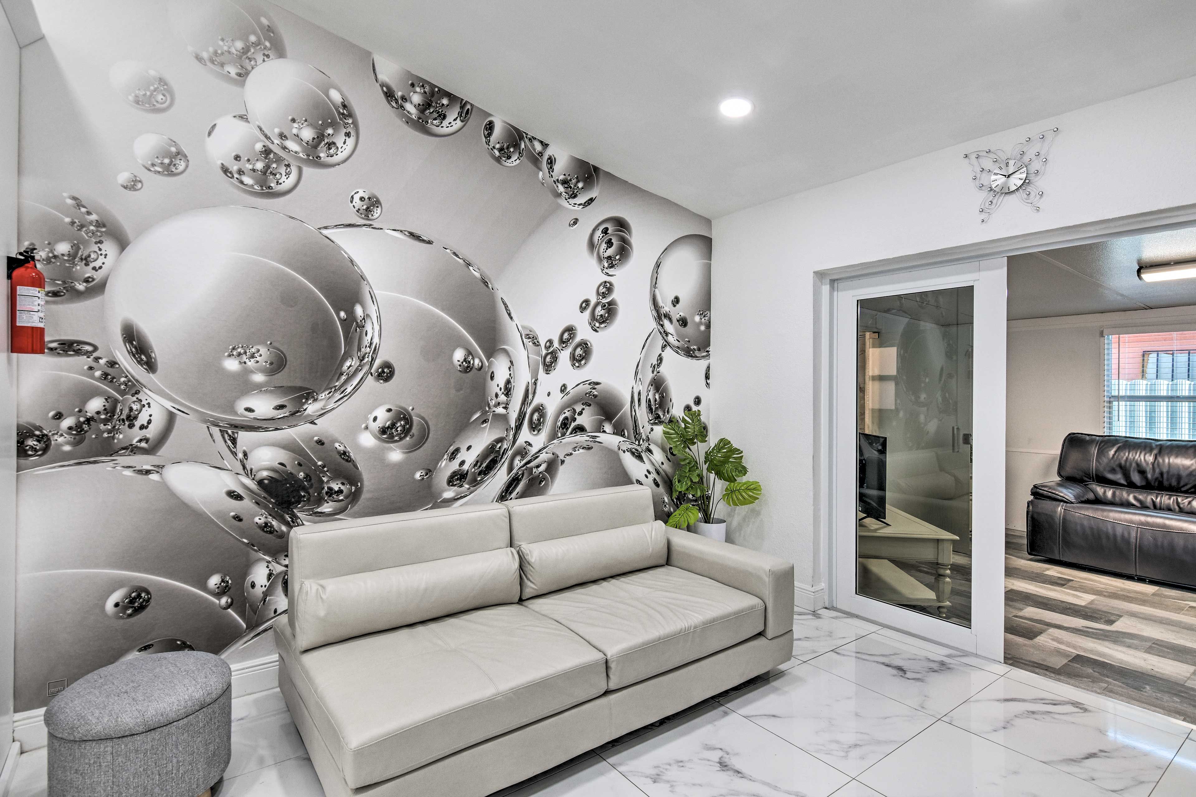 Living Room 2 | Full Sleeper Sofa | Smart TV w/ Cable