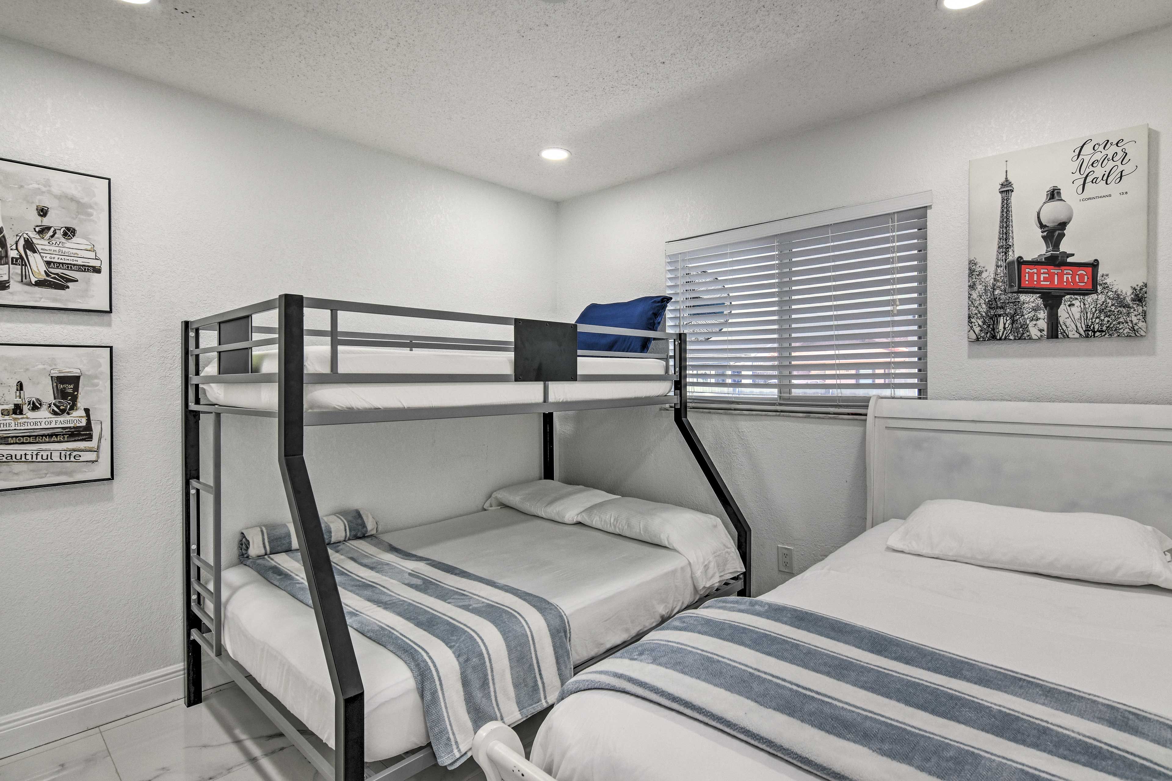 Bedroom 3 | Twin/Queen Bunk bed | Twin Bed