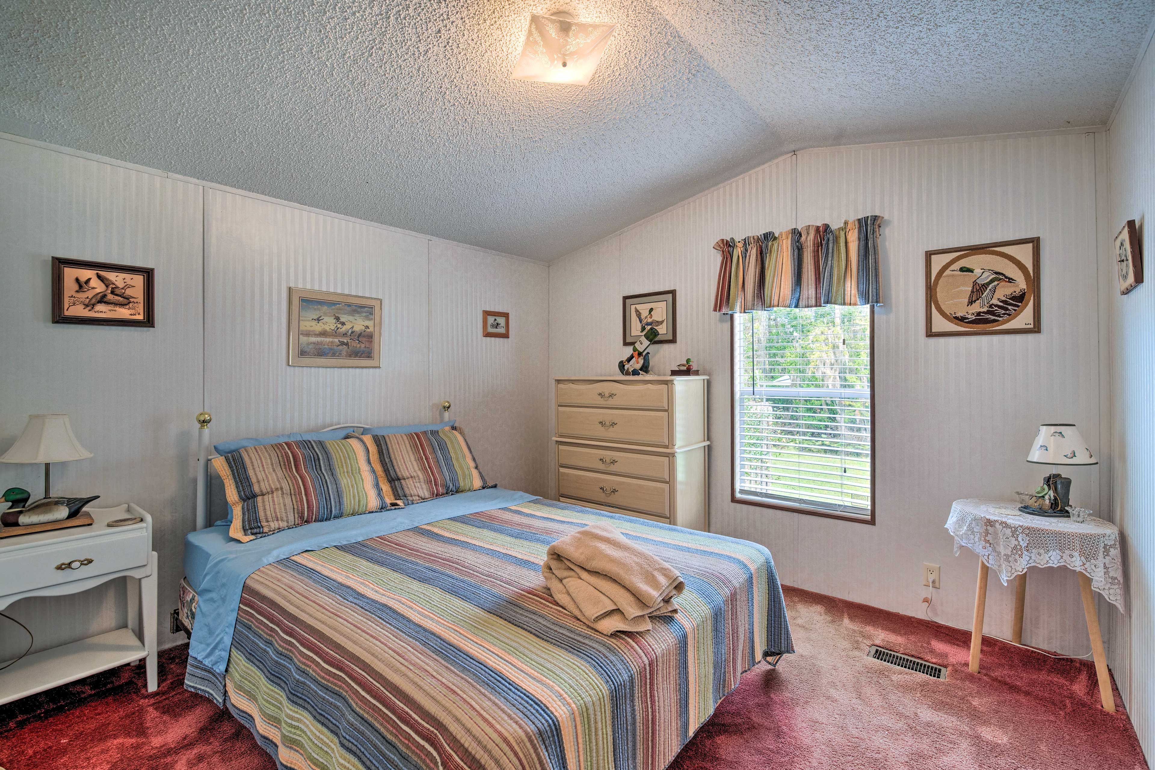 Bedroom 2 | Queen Bed