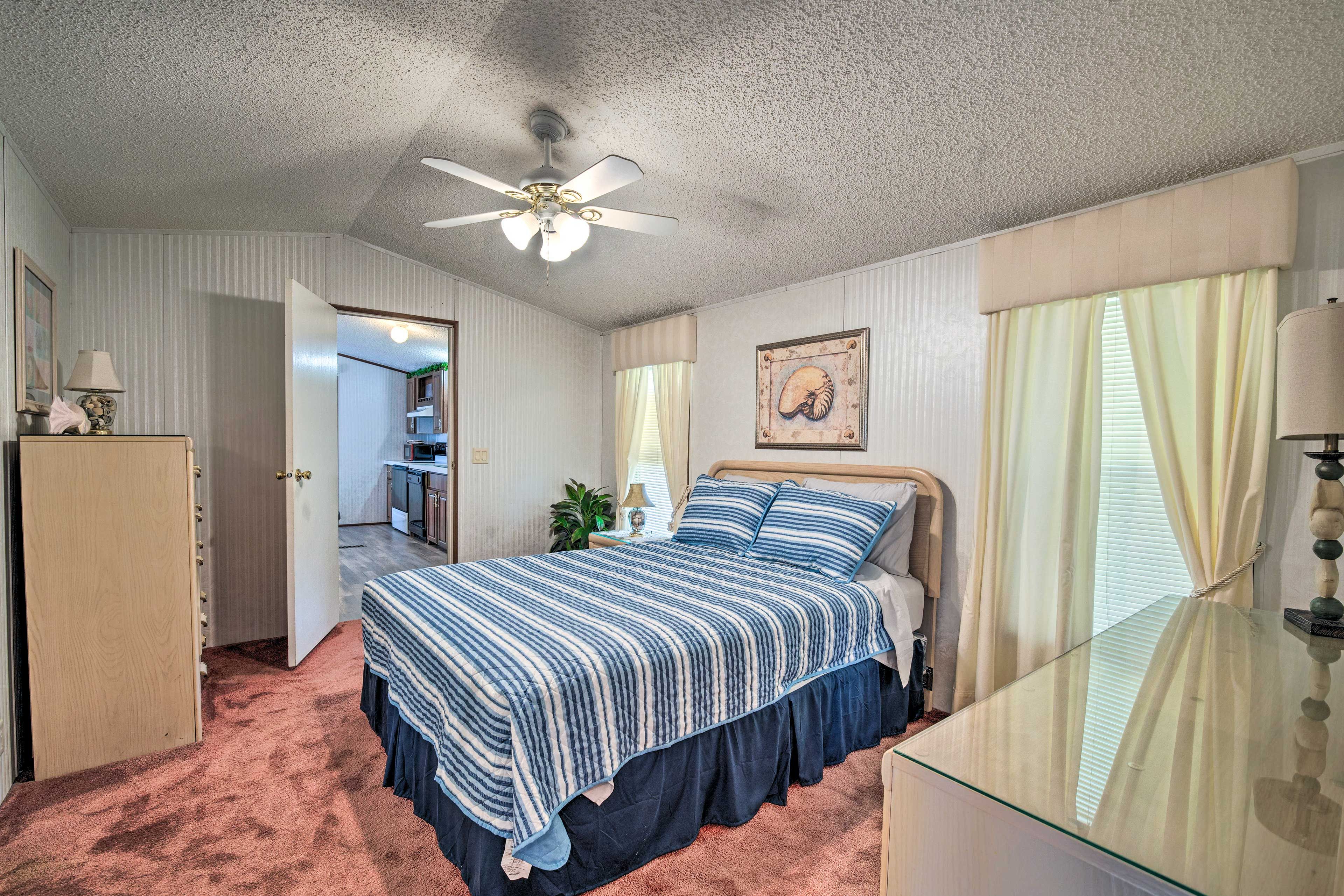 Bedroom 1 | Queen Bed