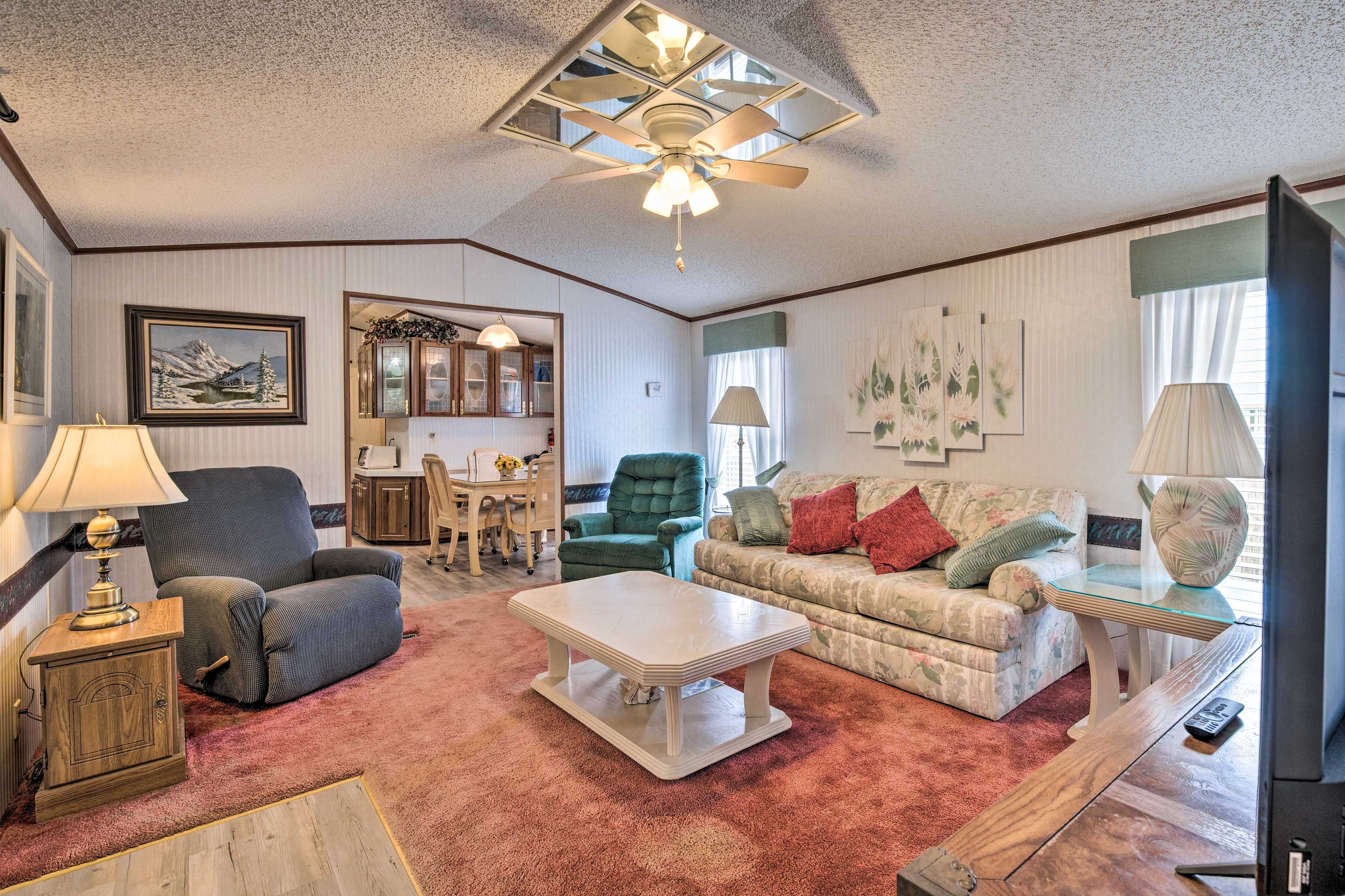 Leesburg Vacation Rental | 2BR | 2BA | 952 Sq Ft | 3 Exterior Stairs Required