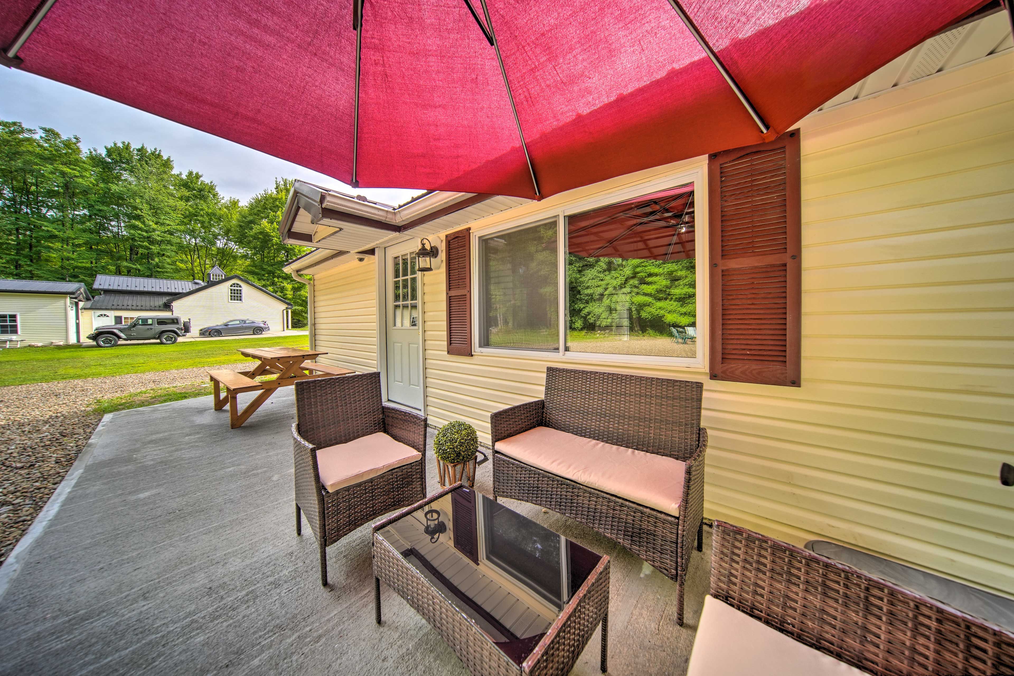Patio w/ Seating