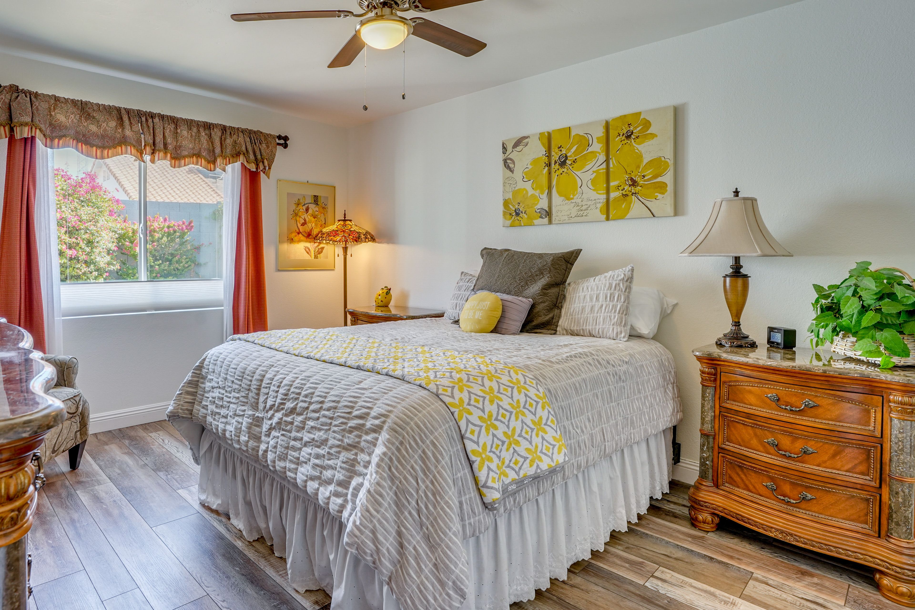 Bedroom 3 | Queen Bed