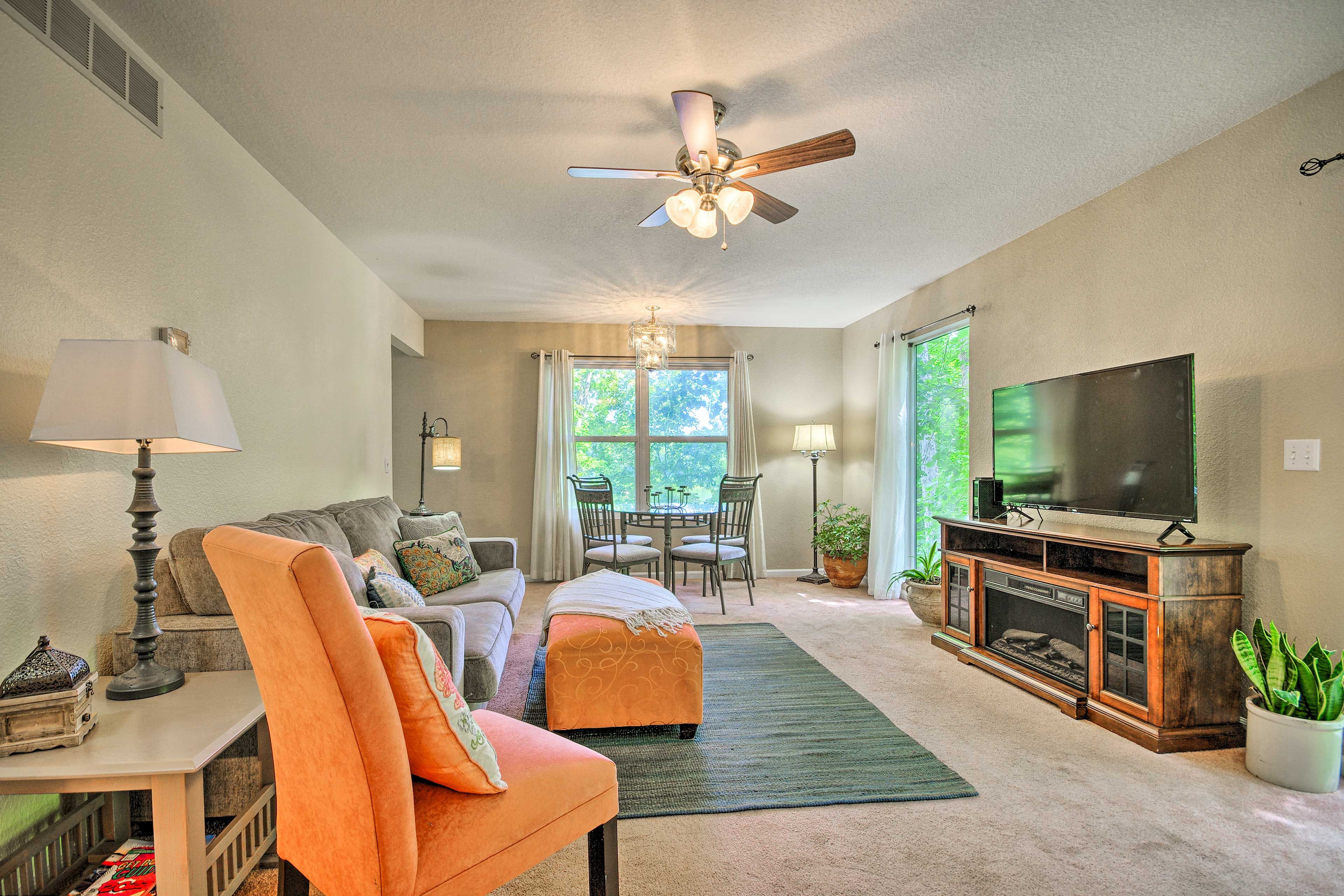 Living Room | Smart TV | Free WiFi | Smart TV | Electric Fireplace