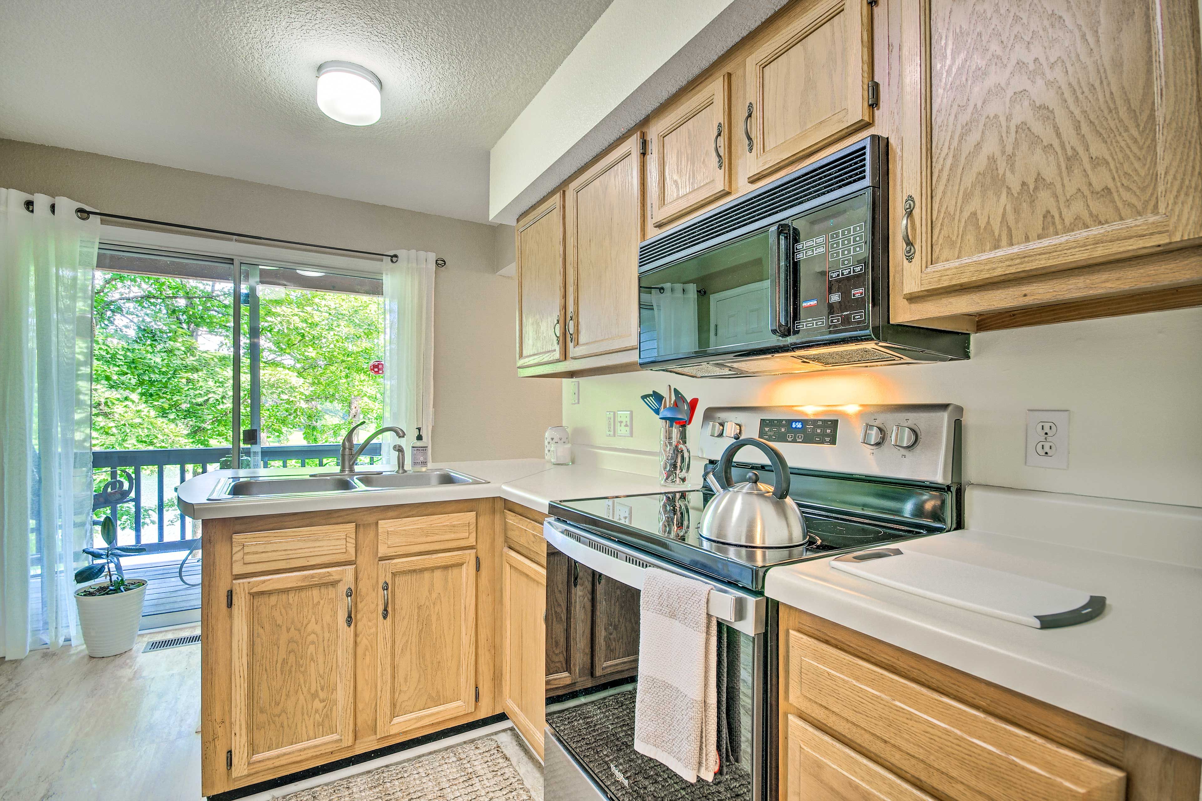 Kitchen | Coffee Maker | Hot Water Pot | Spices | 1,100 Sq Ft