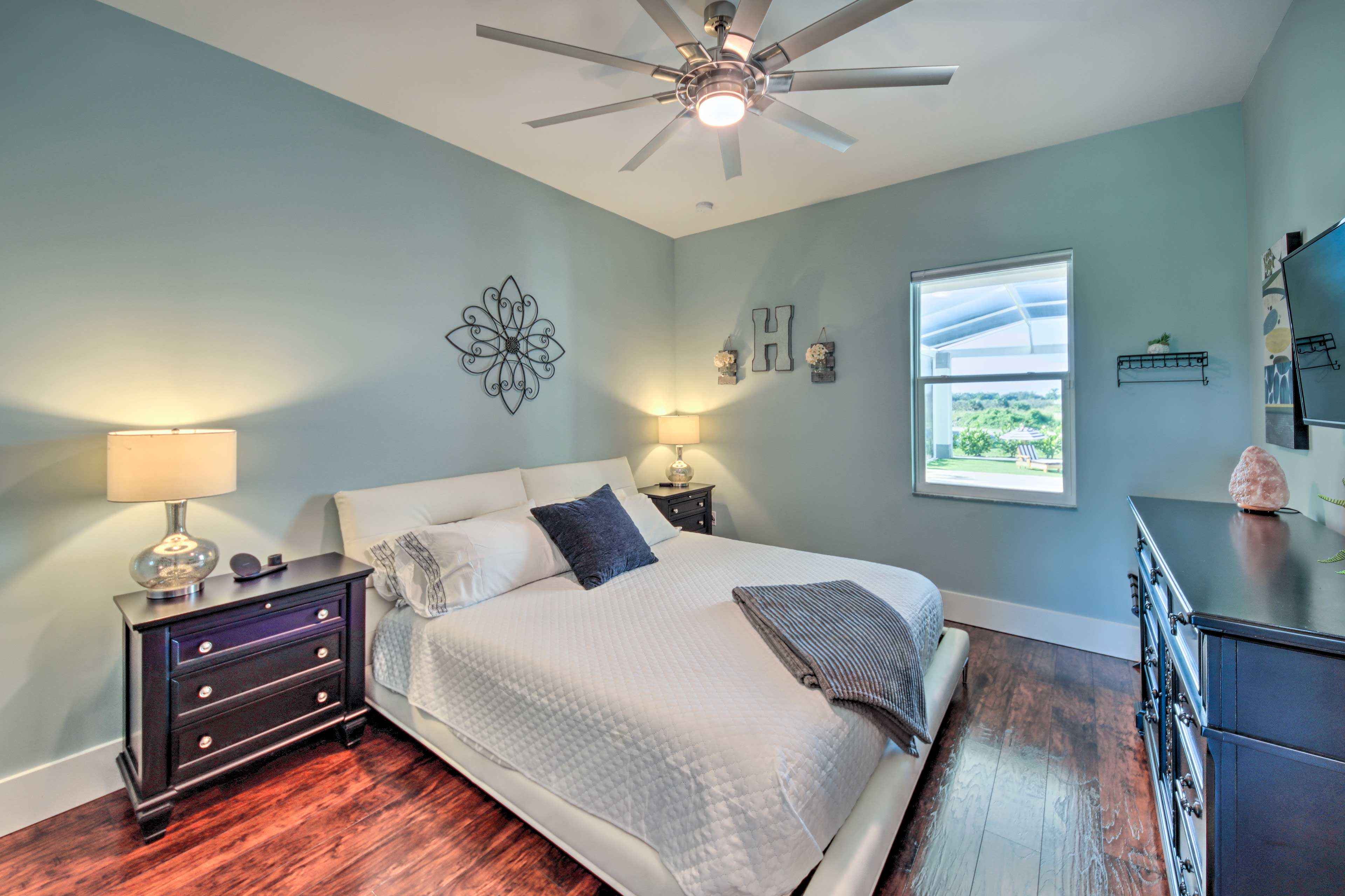 Bedroom 4 | King Bed
