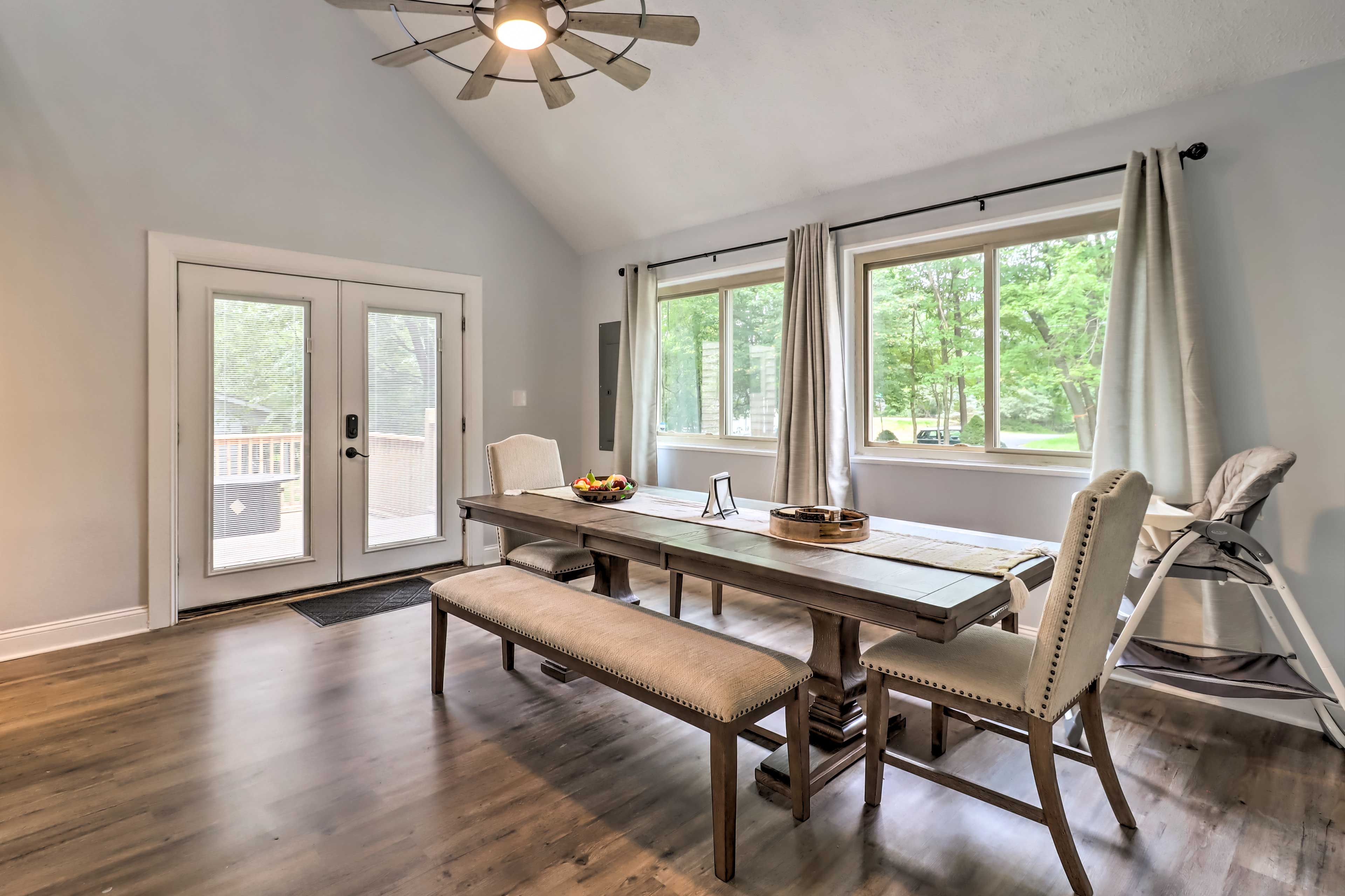 Dining Area | Outdoor Access