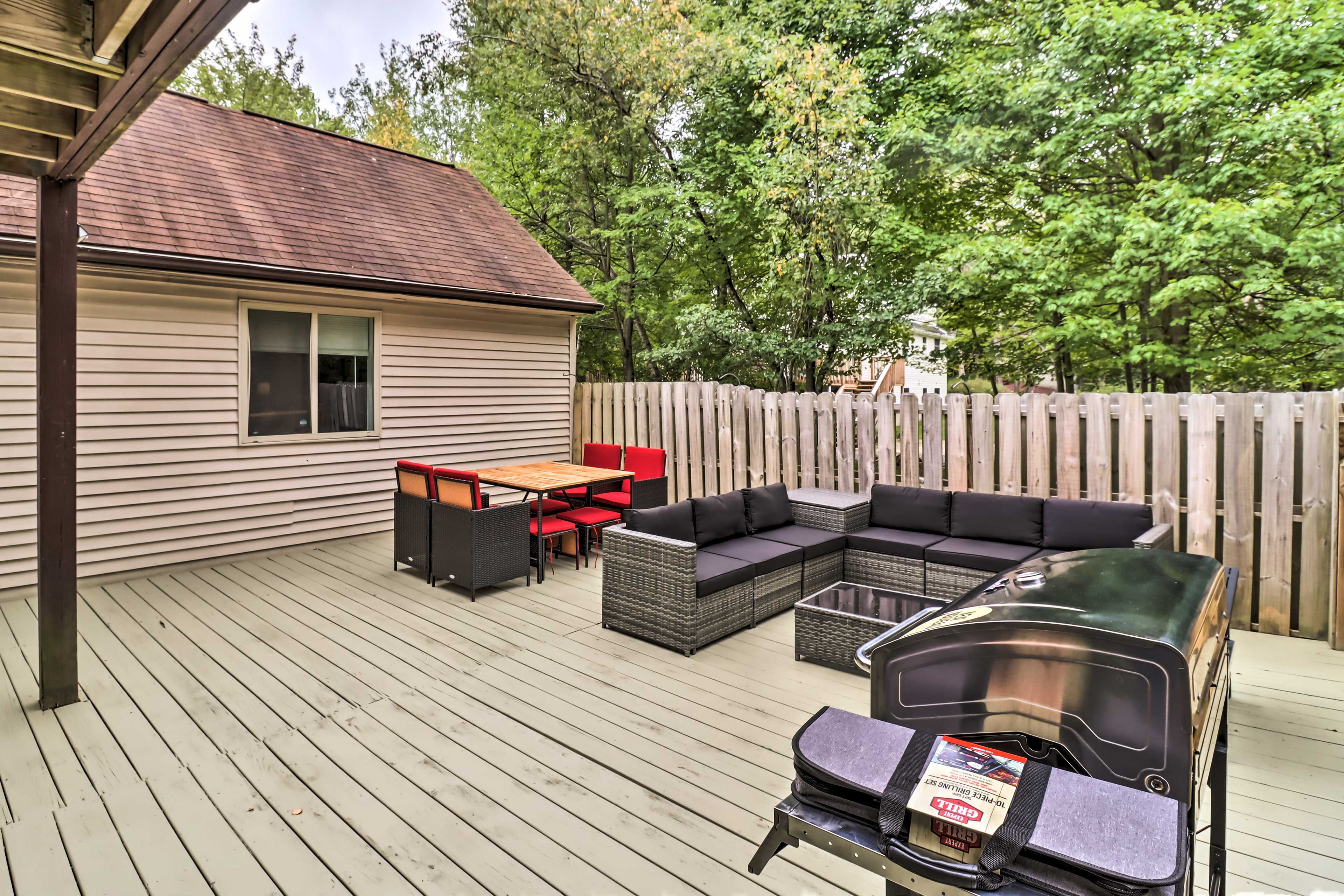 Deck | Gas Grill | Lounge Area | Dining Area